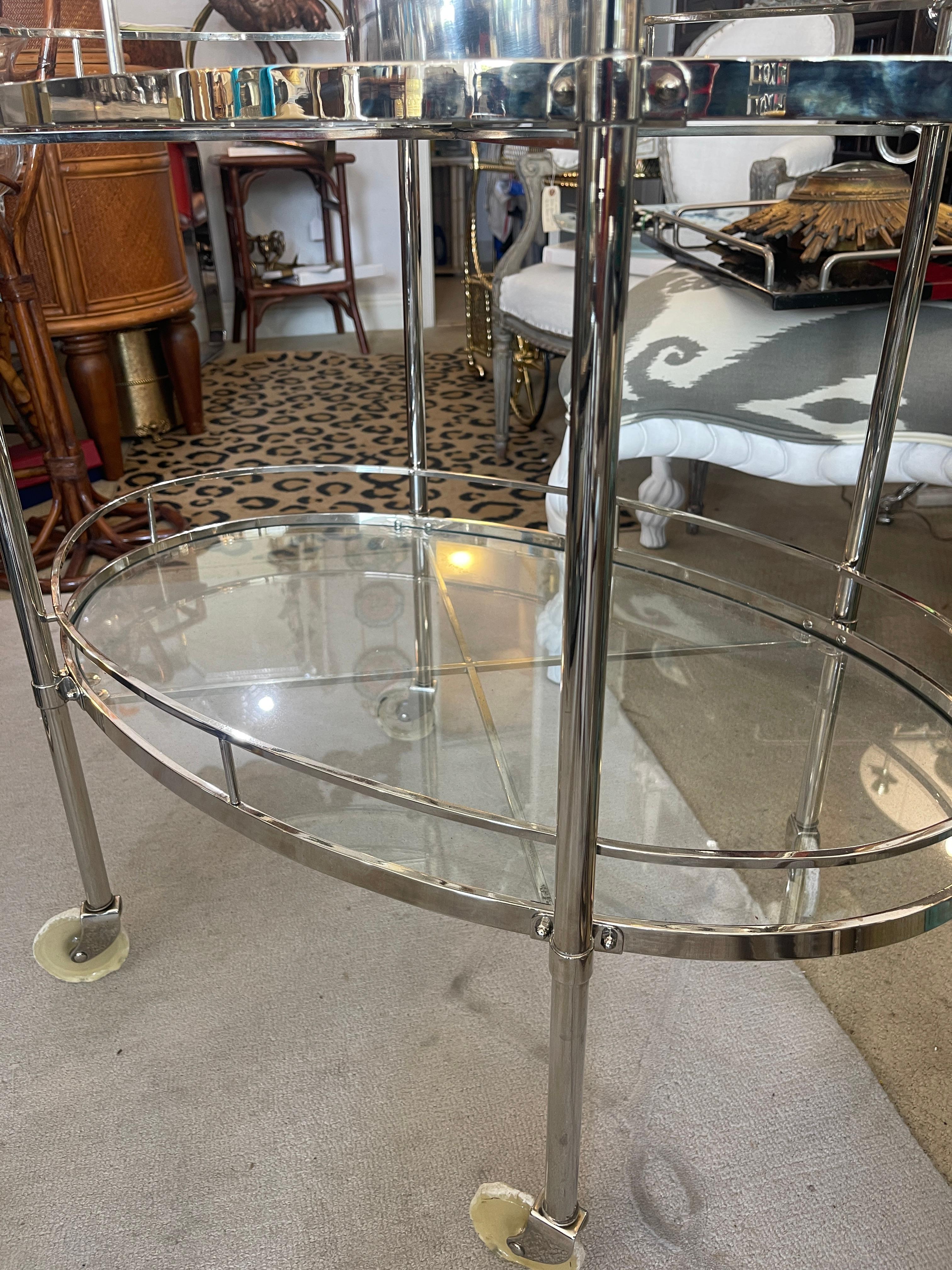 Chariot de bar à deux niveaux, en chrome et verre, Italie en vente 5
