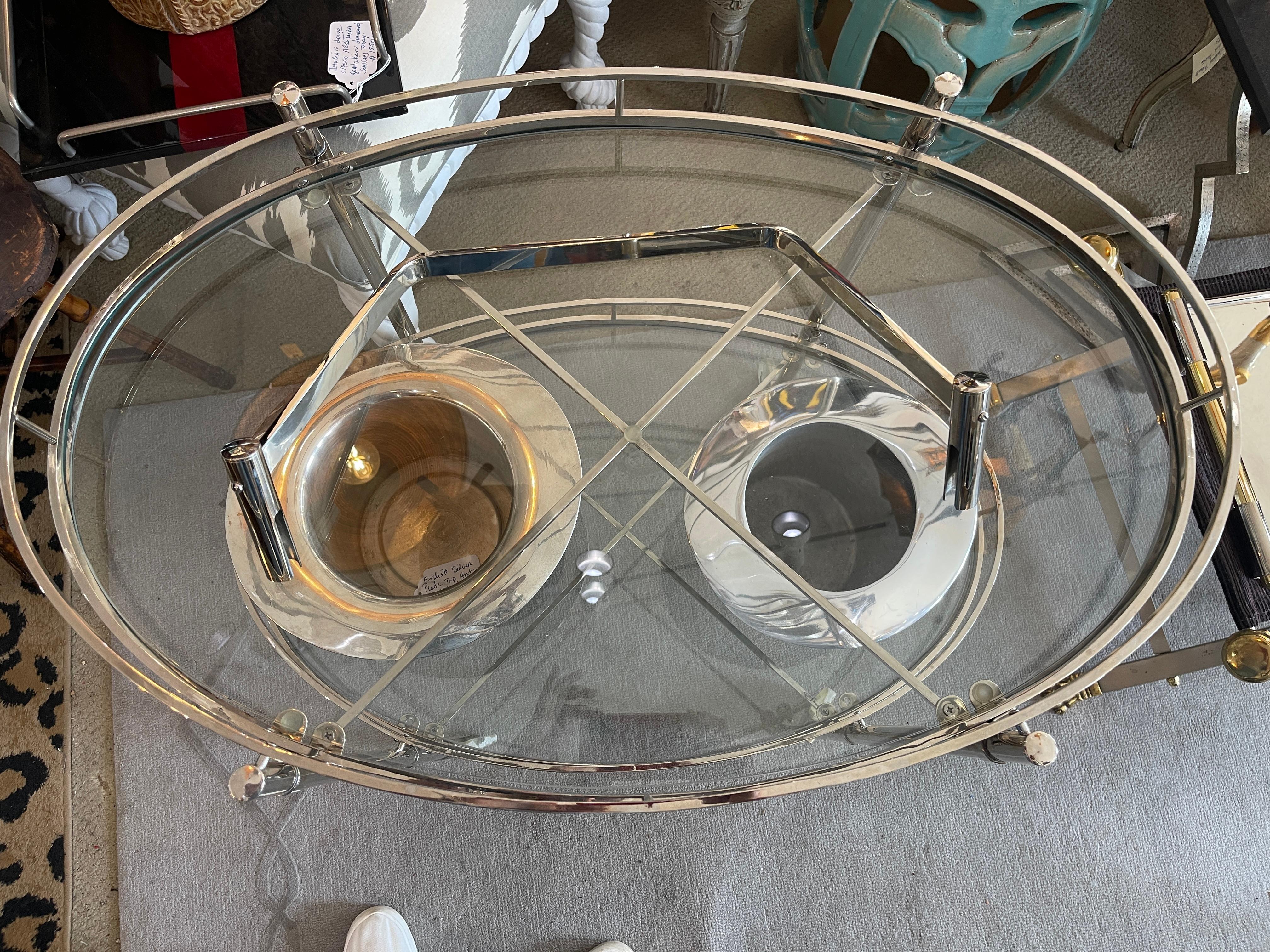 Chariot de bar à deux niveaux, en chrome et verre, Italie en vente 9