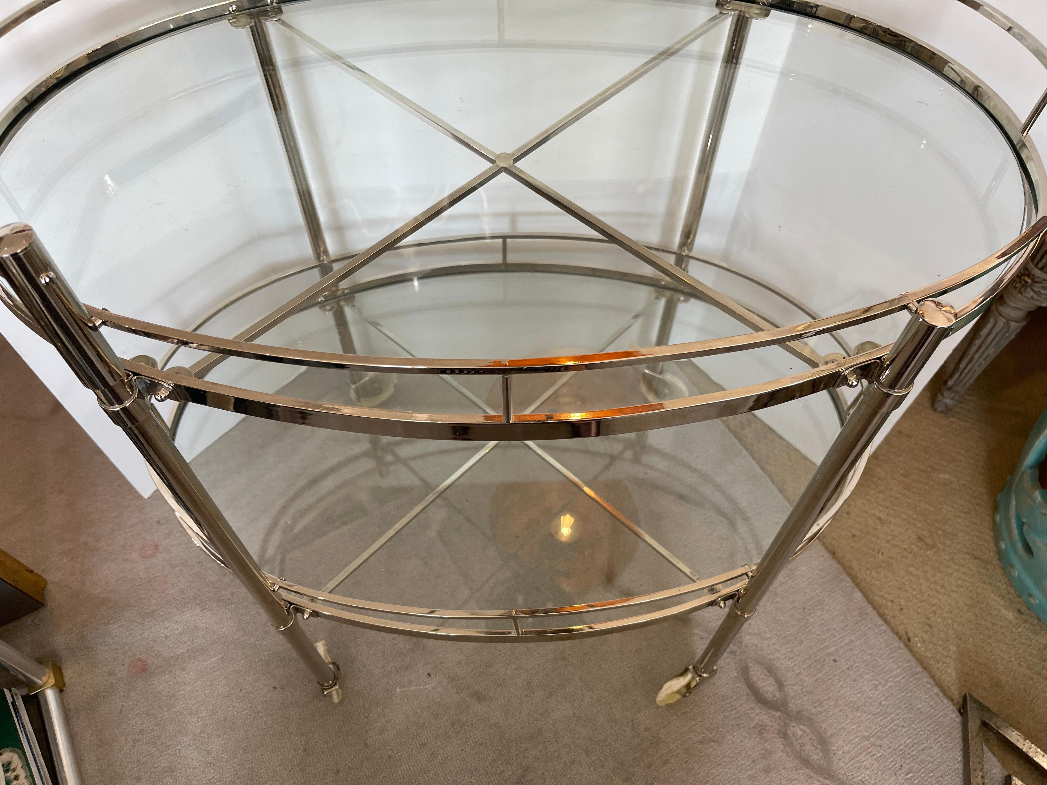 Fait main Chariot de bar à deux niveaux, en chrome et verre, Italie en vente