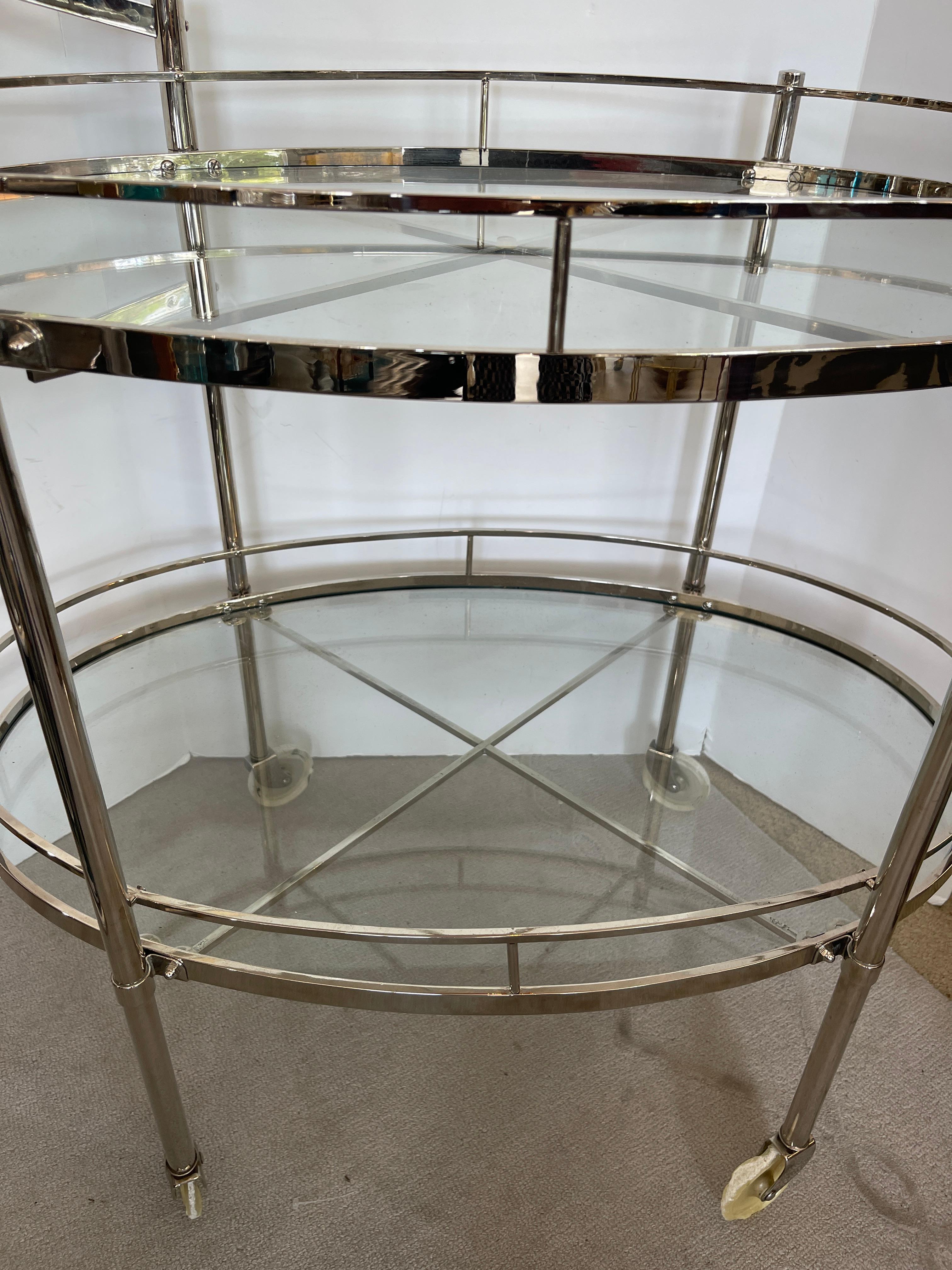 Fin du 20e siècle Chariot de bar à deux niveaux, en chrome et verre, Italie en vente