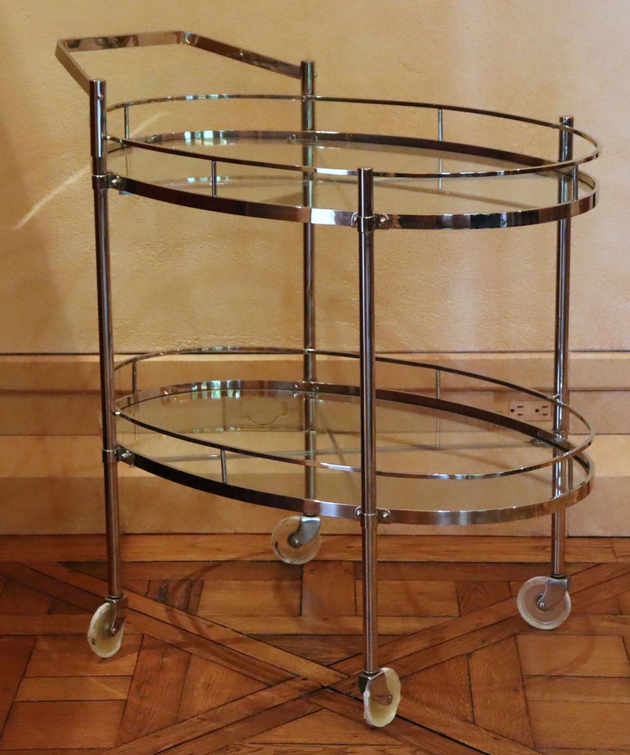 Chrome Chariot de bar à deux niveaux, en chrome et verre, Italie en vente