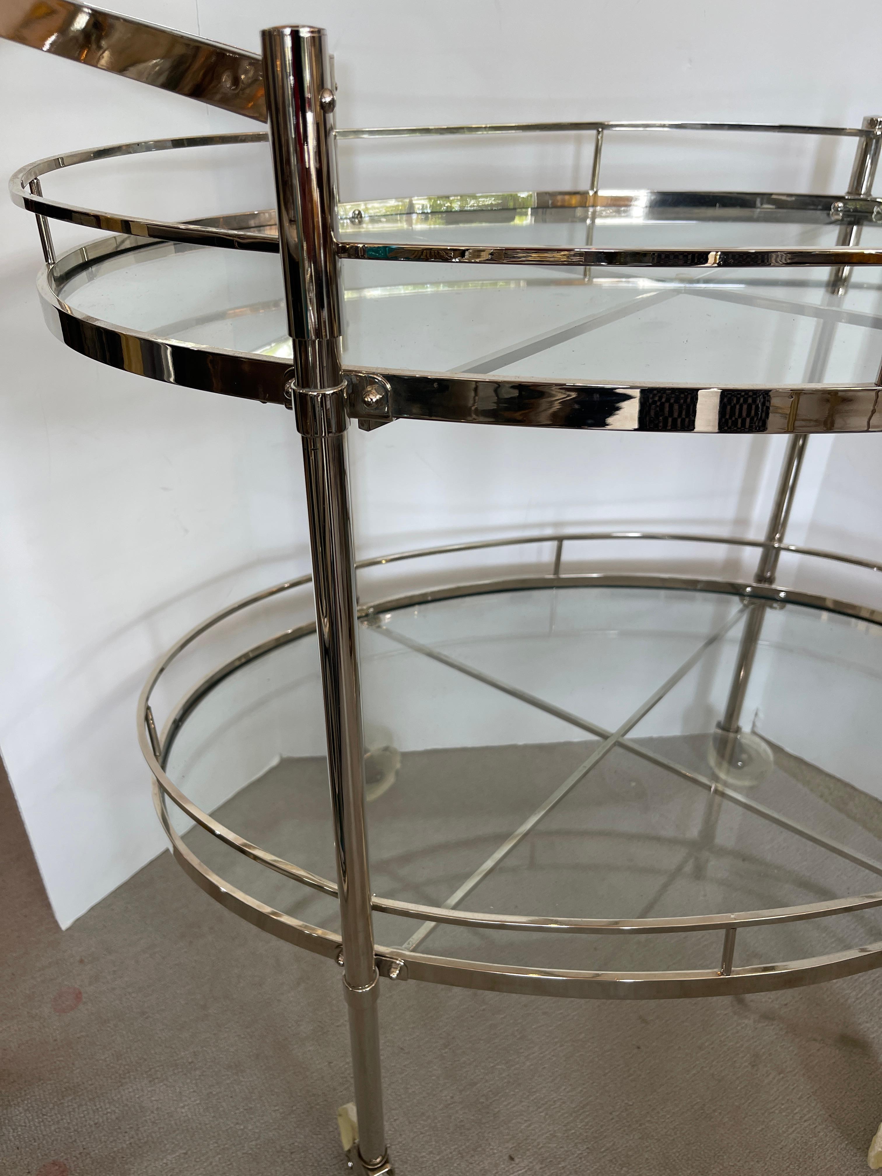 Chariot de bar à deux niveaux, en chrome et verre, Italie en vente 1