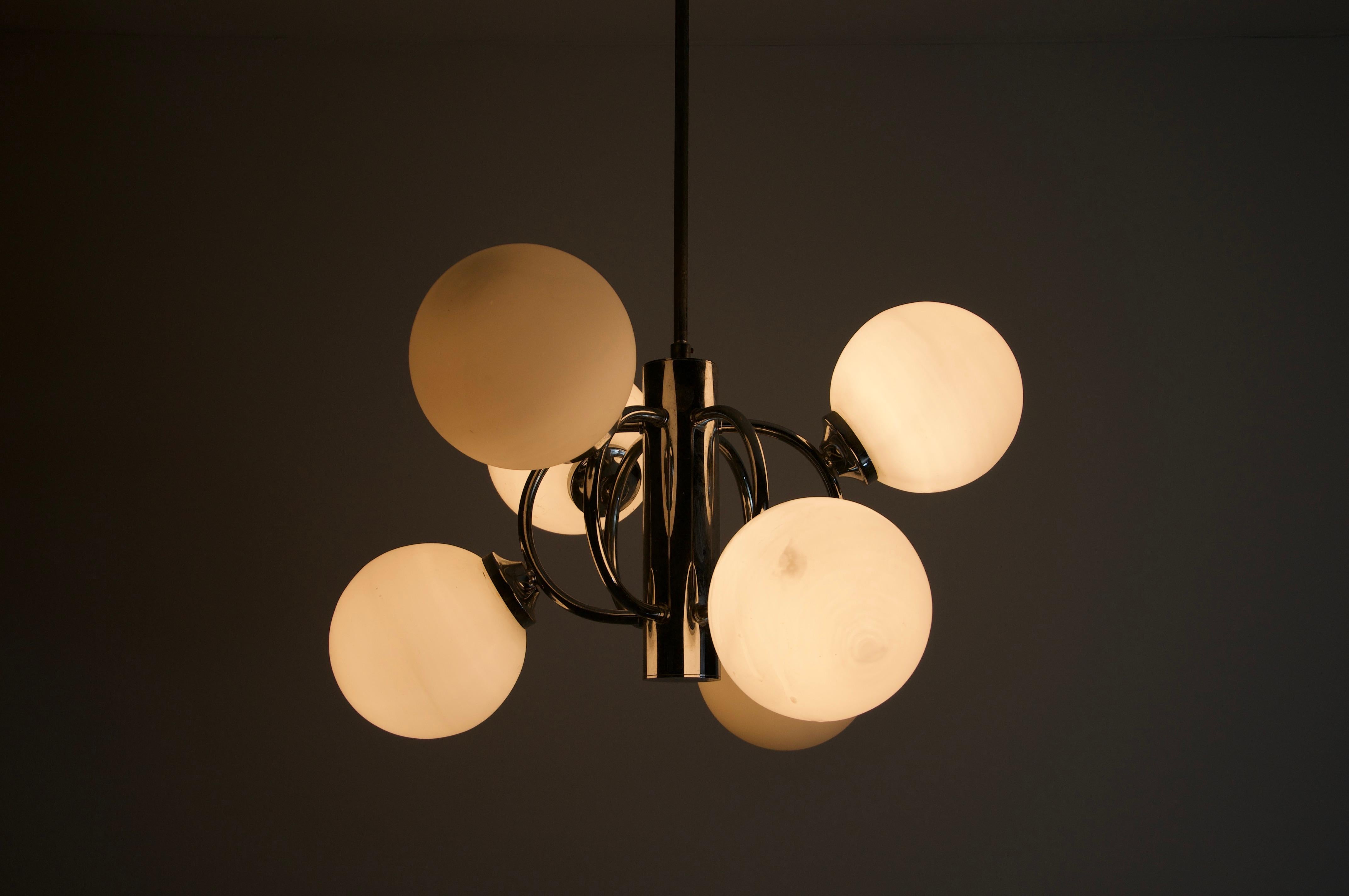 Mid-Century Modern Chrome Kaiser 6-Arm Space Age Chandelier, Germany, 1960s In Good Condition For Sale In Hagenbach, DE