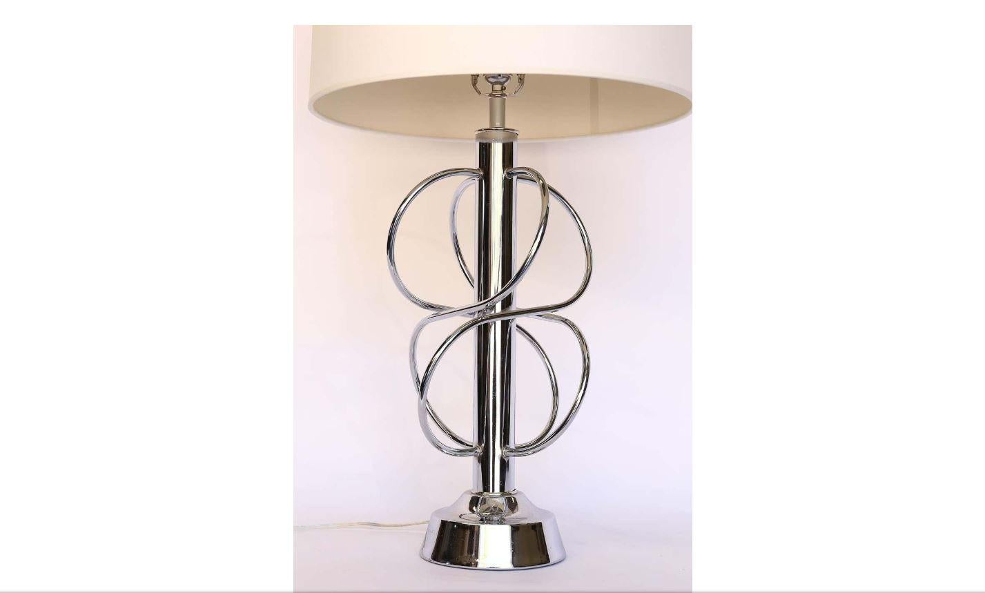 Mid-Century Modern Chrome Lamp With Shade In Good Condition For Sale In Burton, TX