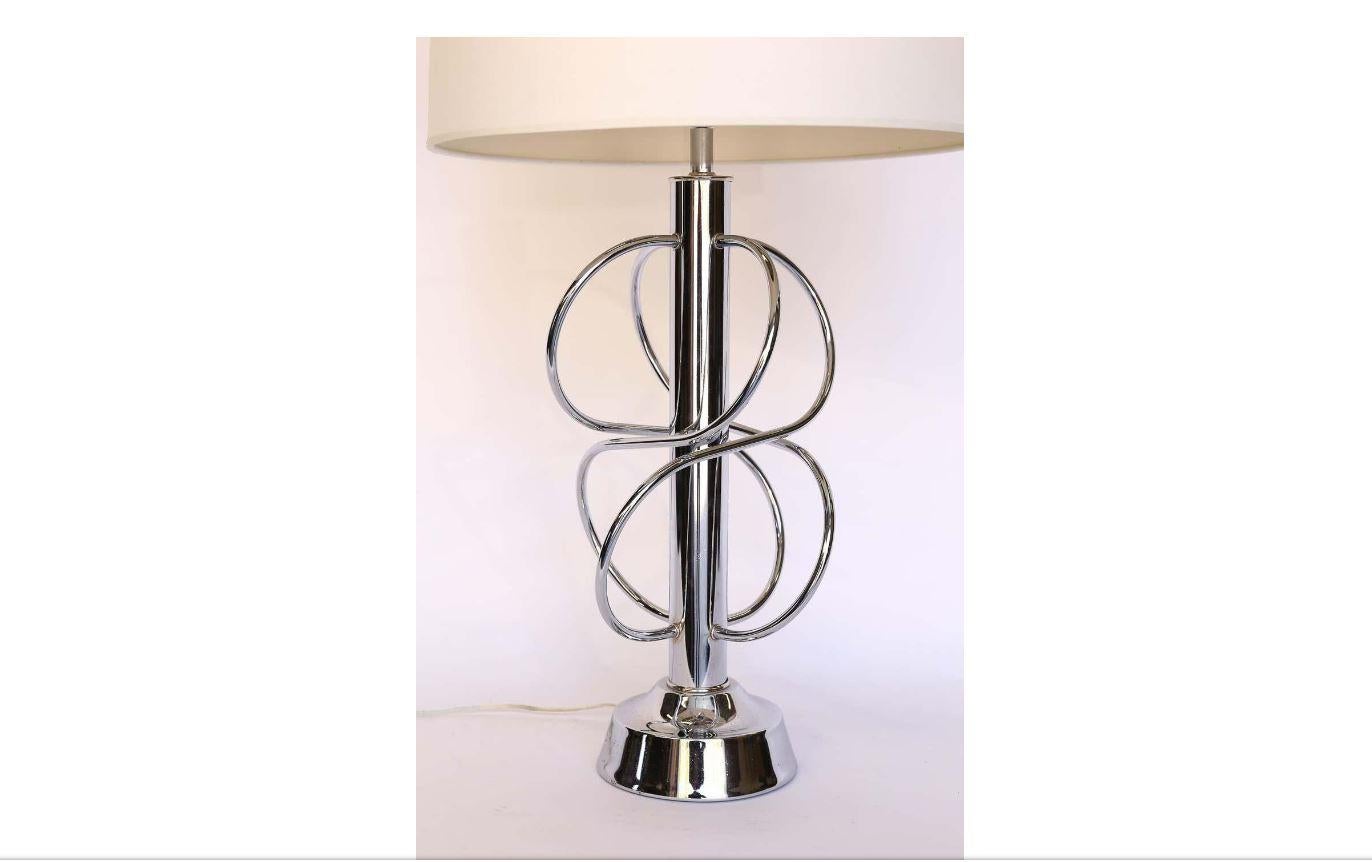 Lampe chromée mi-siècle moderne avec abat-jour Bon état - En vente à Burton, TX