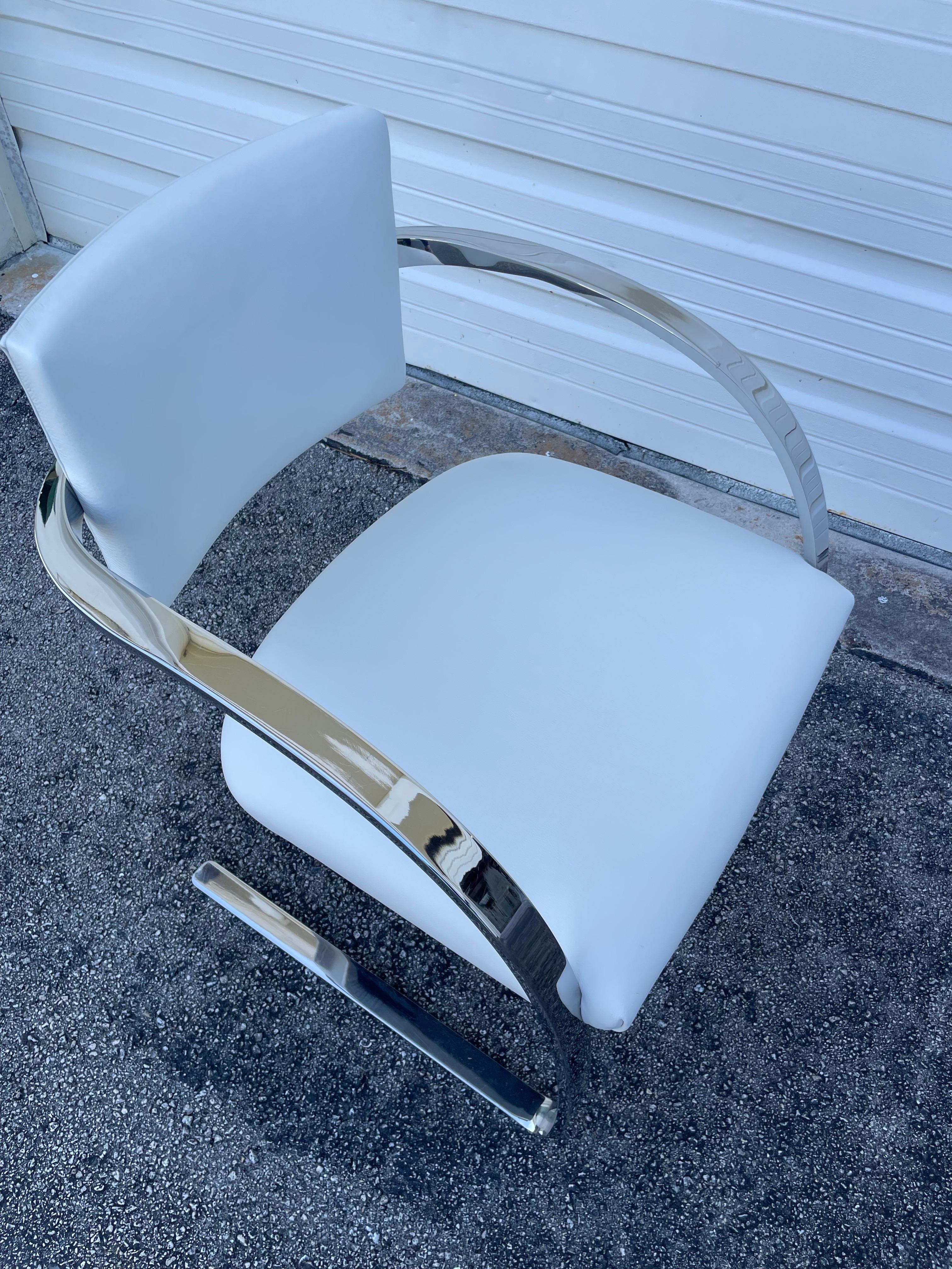 Poltrona a sbalzo in pelle e cromo del Mid Century Modern in vendita 1