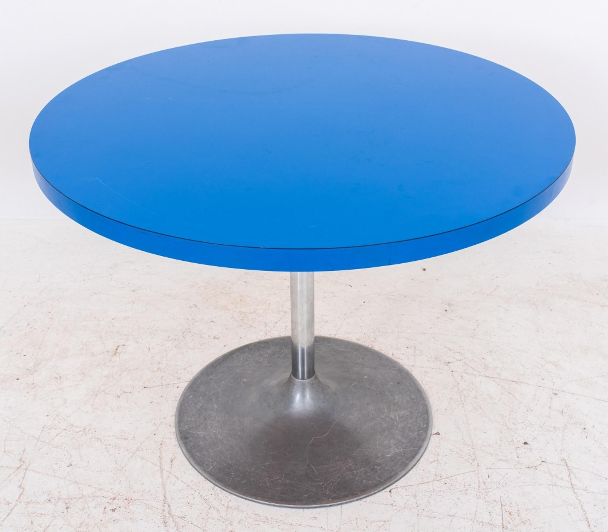 Midcentury modern chrome pedestal table, with chromed central support beneath a round blue formica top in the manner of Florence Knoll (American, 1917 - 2019).  In very good vintage condition. 

Dealer: S138XX 