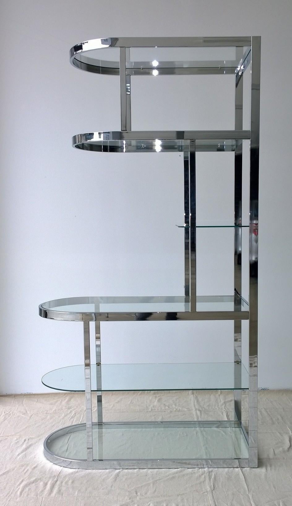 DIA 6 Glass Shelf Chromed Metal Frame with Brass Supports Curved Front Étagère For Sale 5