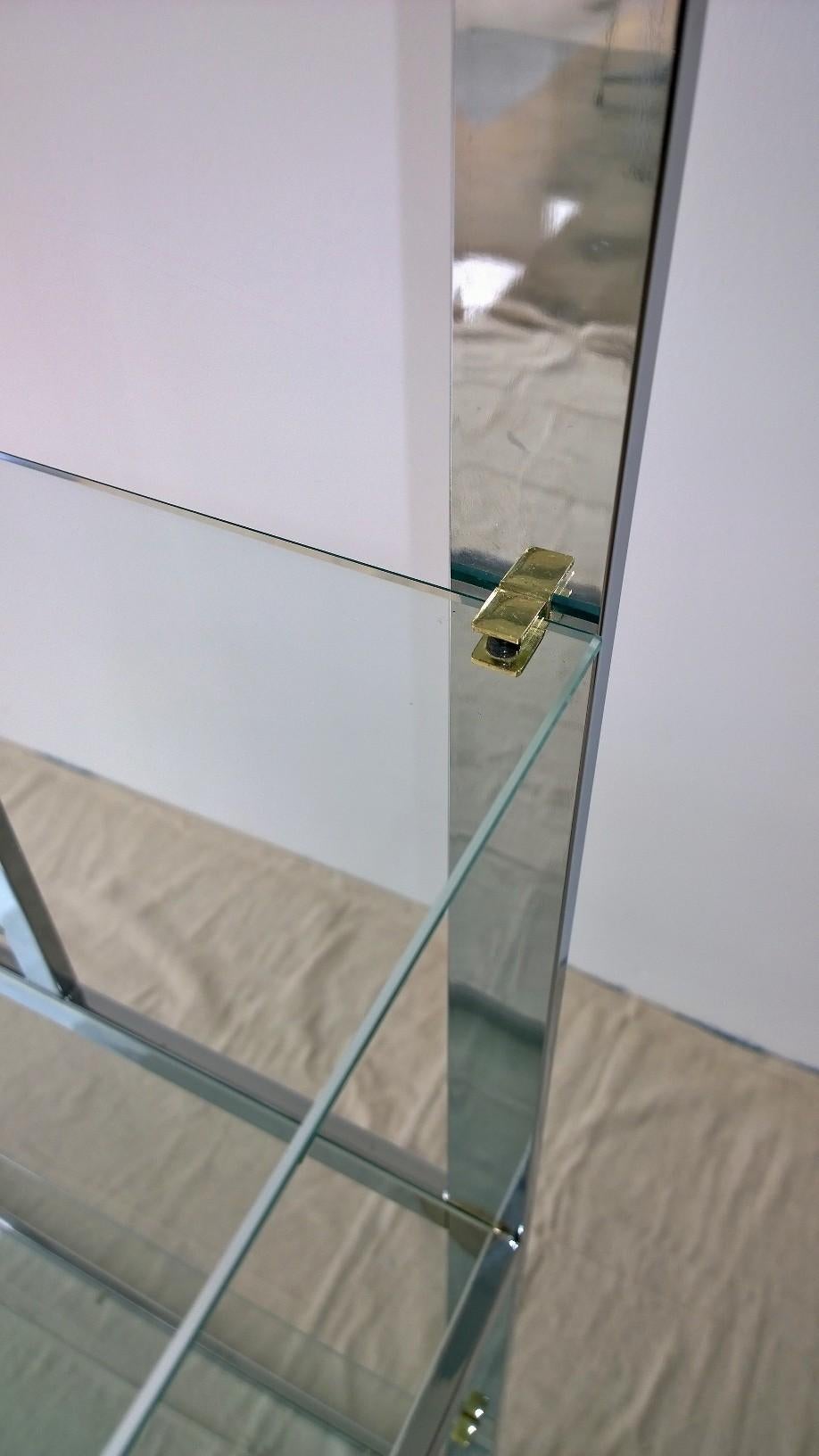 DIA 6 Glass Shelf Chromed Metal Frame with Brass Supports Curved Front Étagère In Good Condition For Sale In Houston, TX
