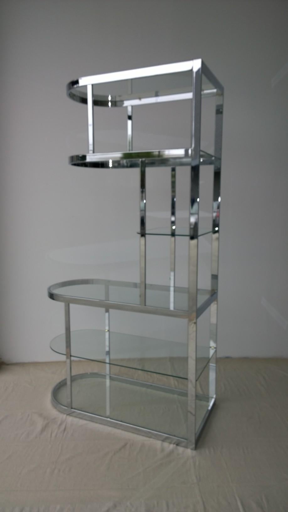 DIA 6 Glass Shelf Chromed Metal Frame with Brass Supports Curved Front Étagère For Sale 2