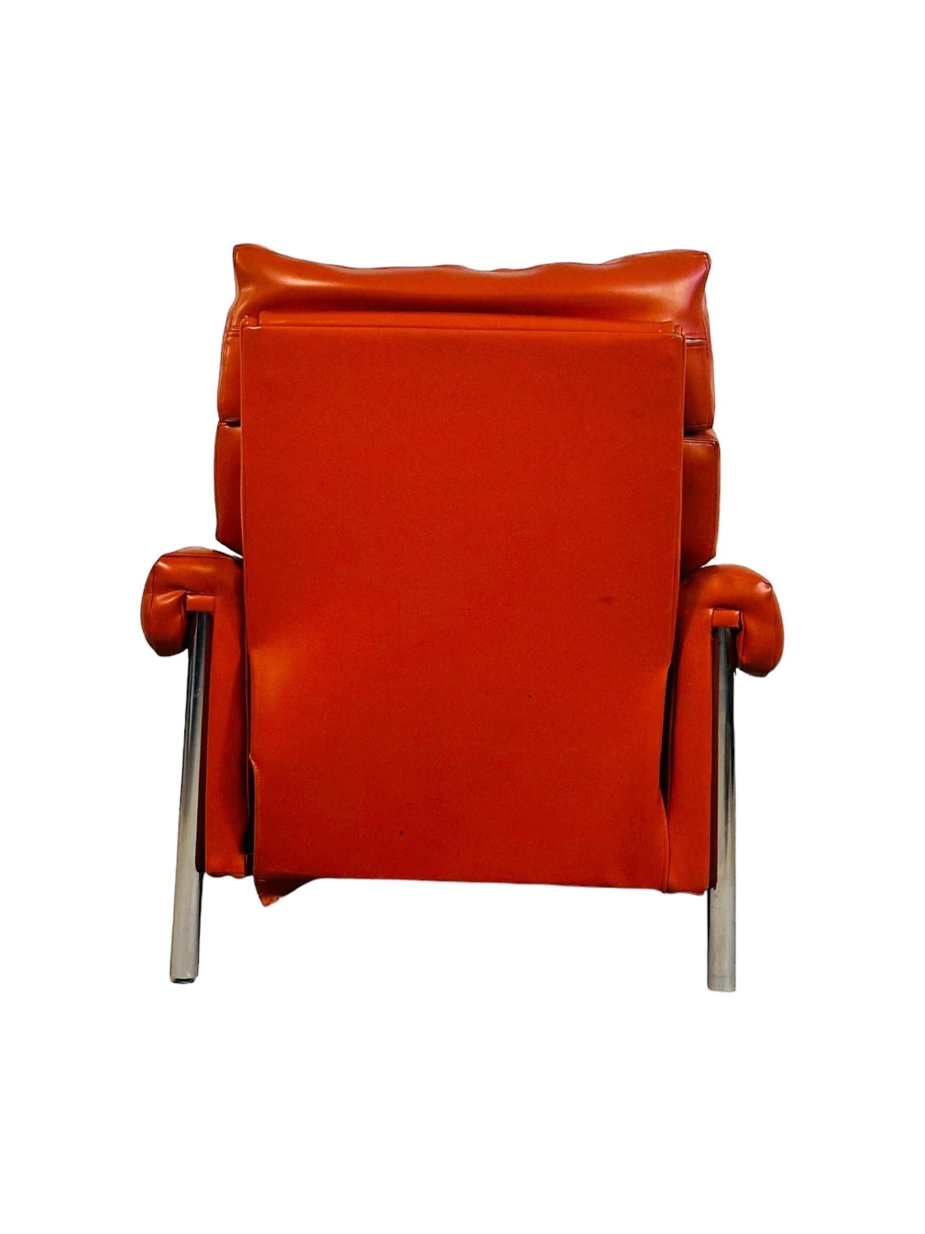 Mid Century Modern Chrome Recliner Lounge Chair (Kunstleder) im Angebot