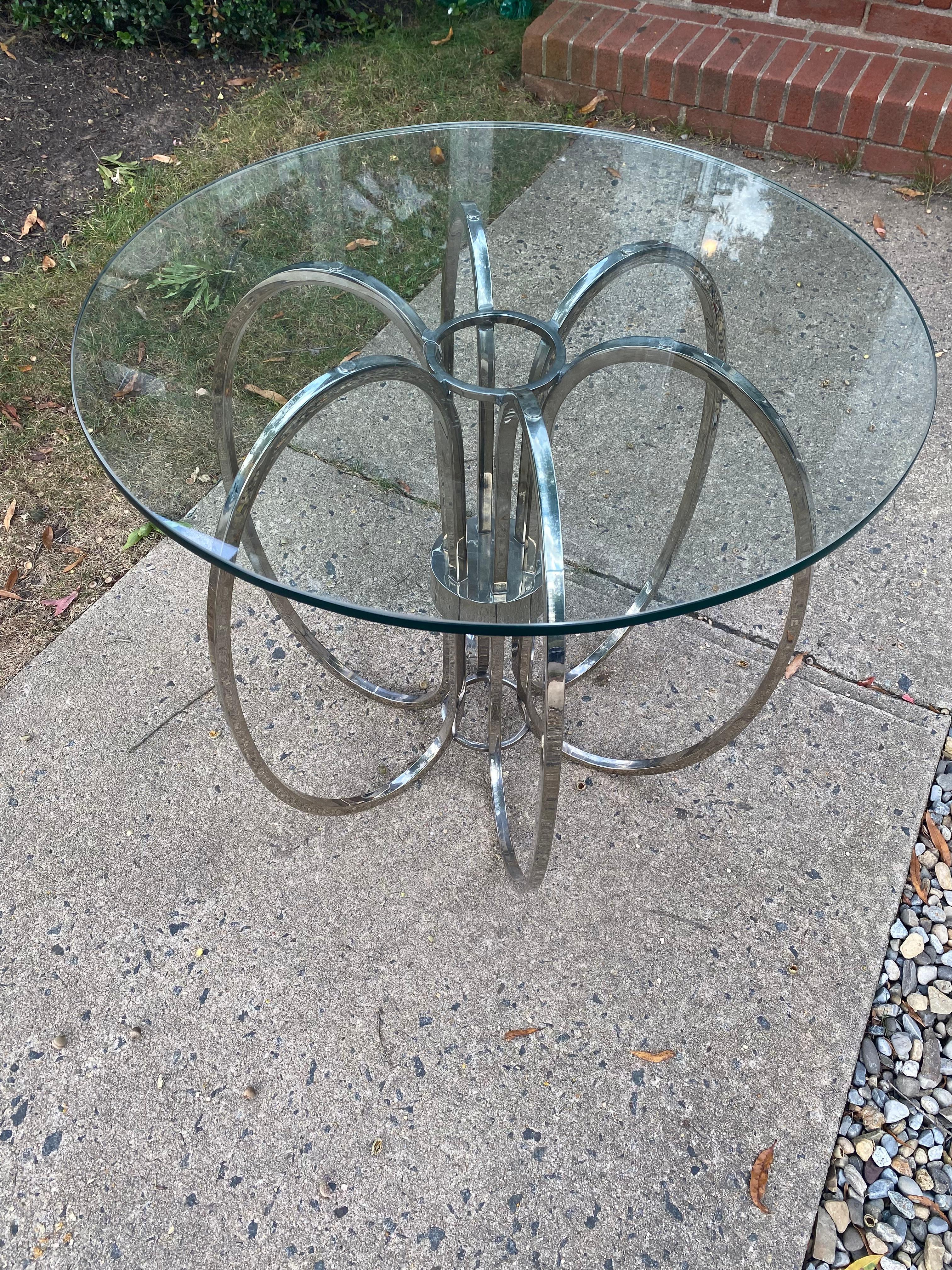 Vetro Mid Century Modern Chrome Ring Side Table in Manner of Milo Baughman in vendita