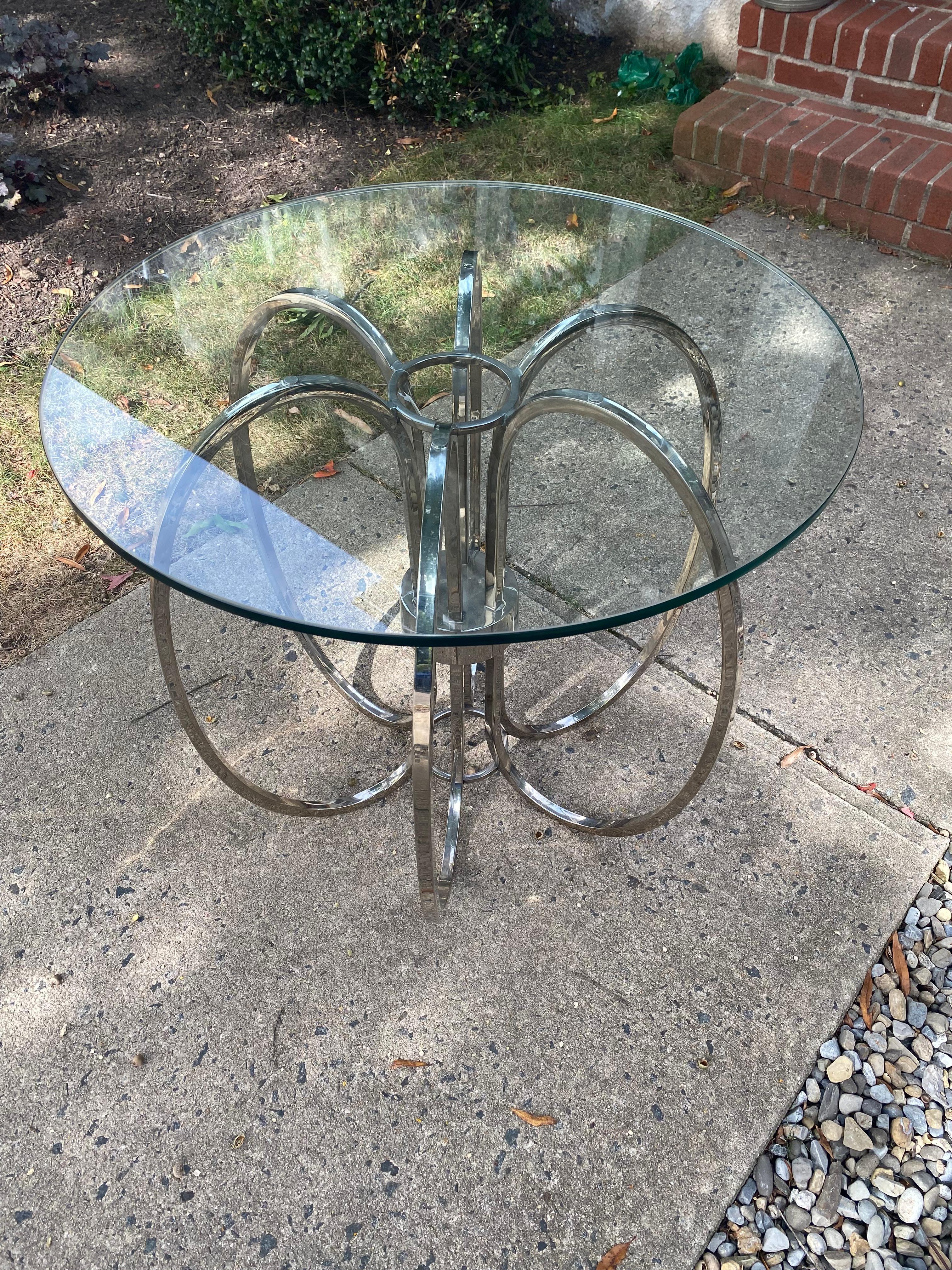 Mid Century Modern Chrome Ring Side Table in Manner of Milo Baughman in vendita 2