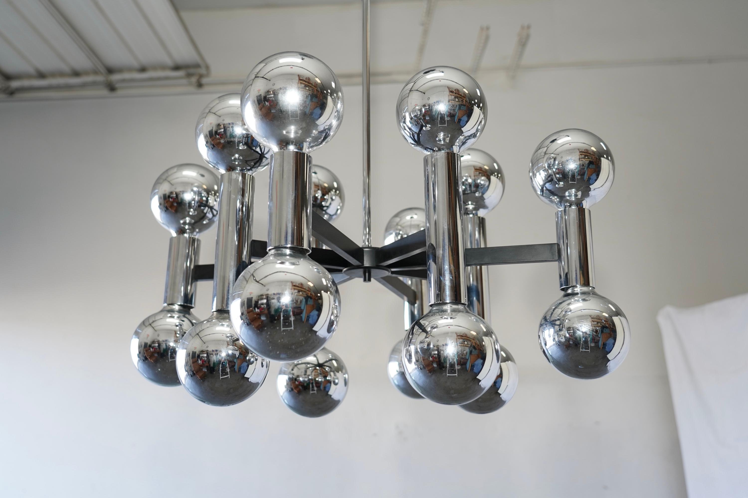 Americano Lampadario Space A Space Chrome di metà secolo con 16 luci, anni Settanta in vendita