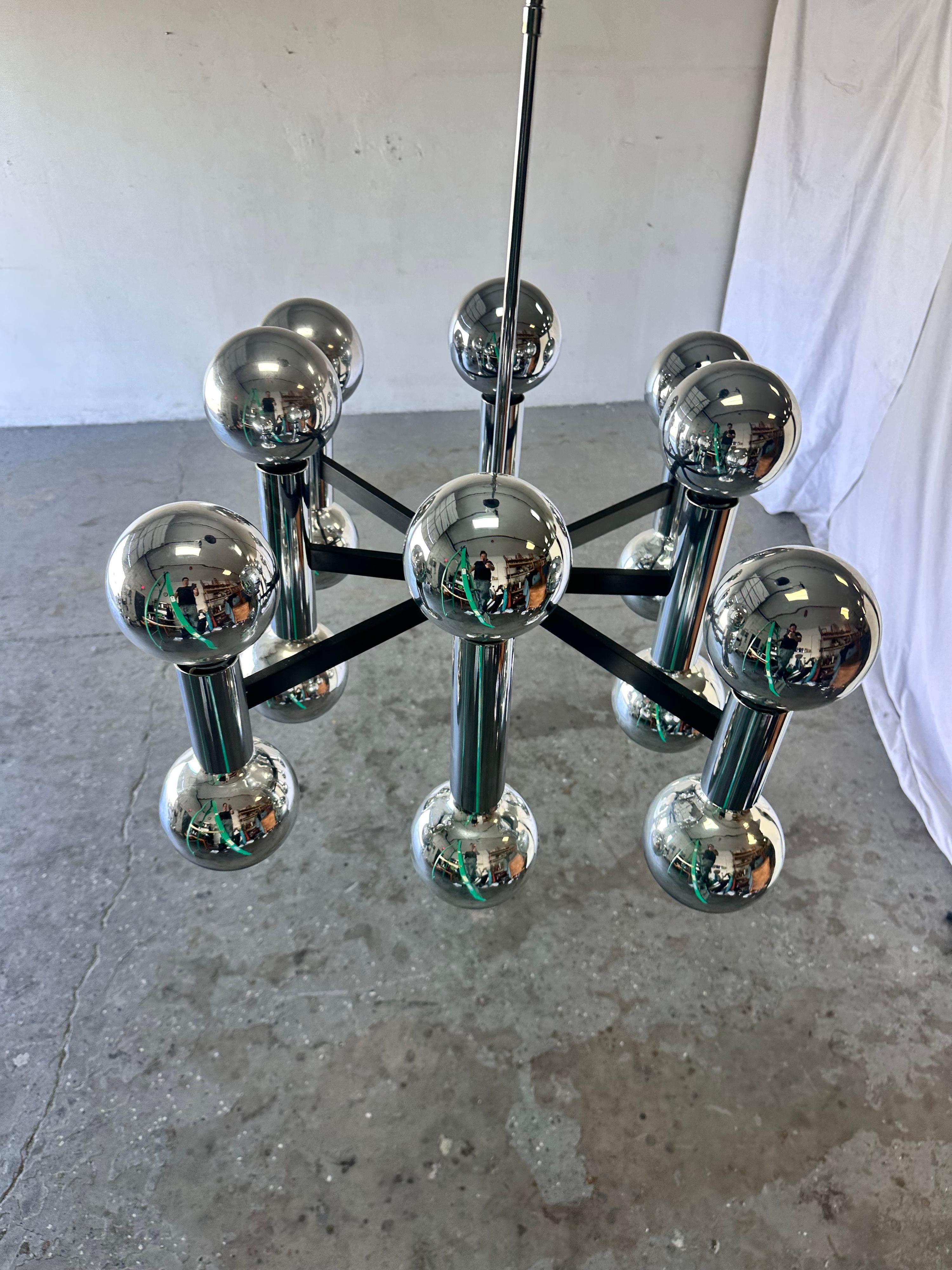 Lampadario Space A Space Chrome di metà secolo con 16 luci, anni Settanta In condizioni buone in vendita a Las Vegas, NV
