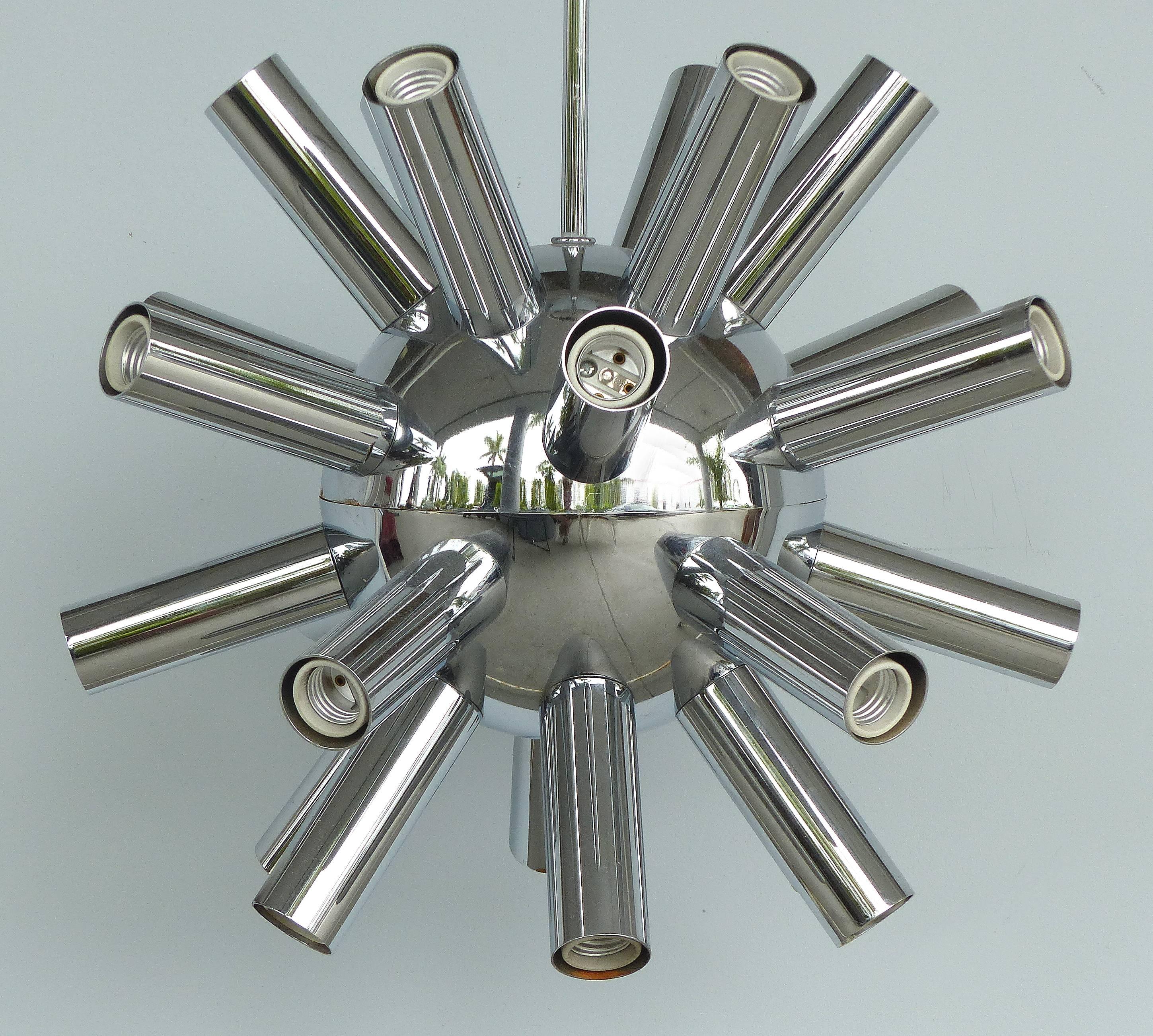 Lustre Spoutnik chromé mi-siècle moderne Bon état à Miami, FL