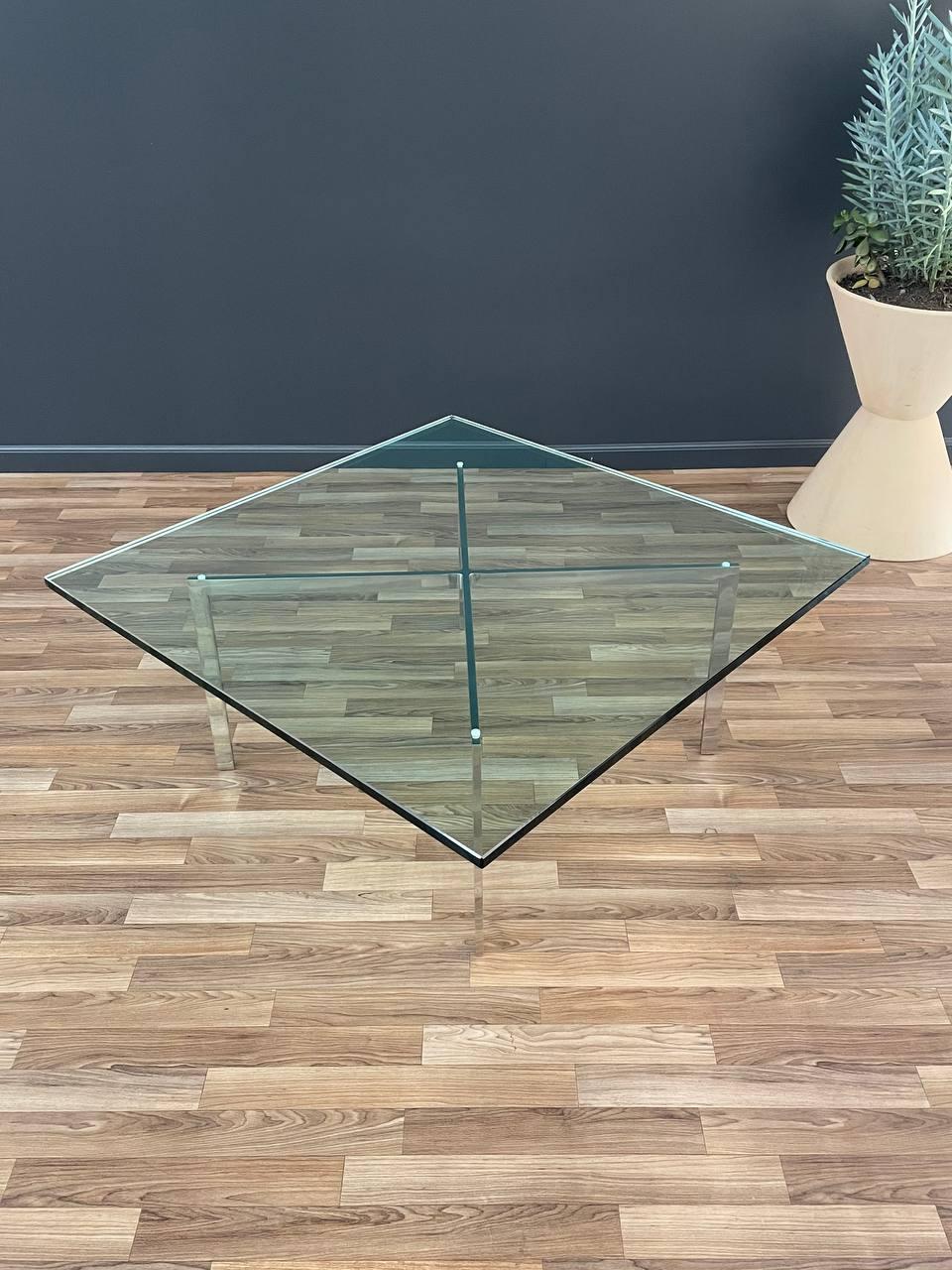 Mid-Century Modern Table basse en acier chromé et verre moderne du milieu du siècle dernier par Knoll en vente