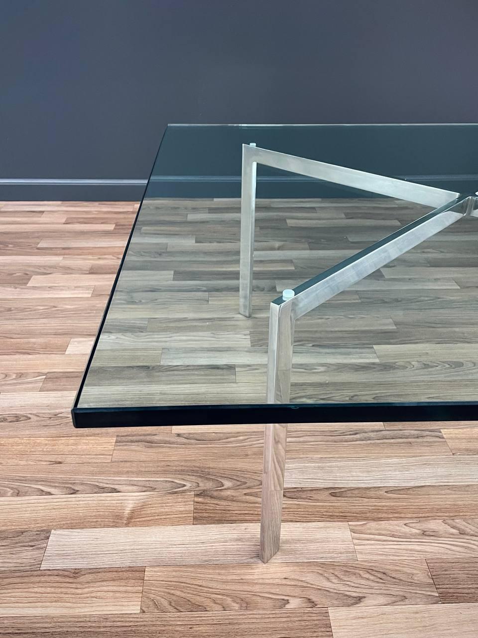 Milieu du XXe siècle Table basse en acier chromé et verre moderne du milieu du siècle dernier par Knoll en vente