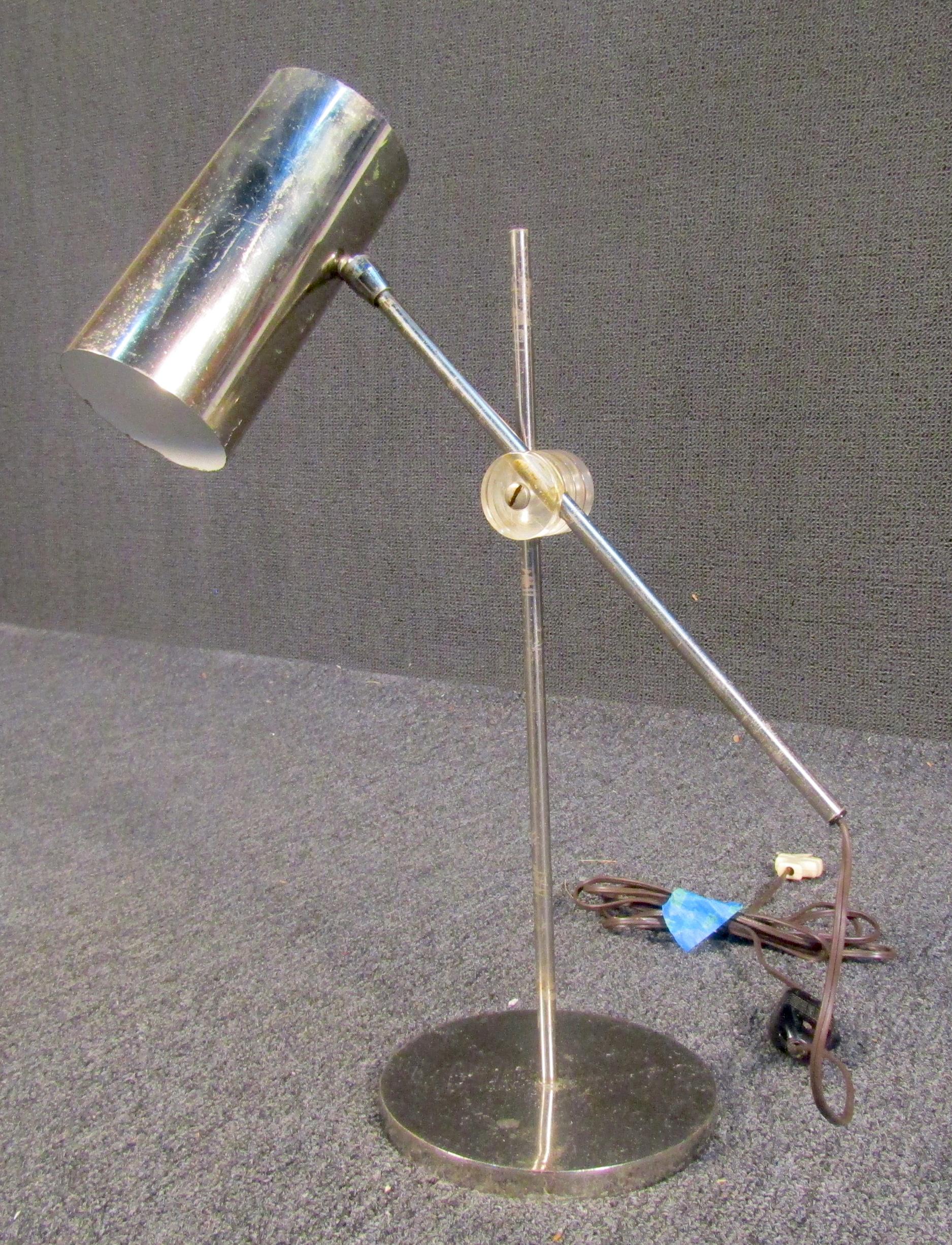 Lampe de table en chrome The Moderns Bon état - En vente à Brooklyn, NY