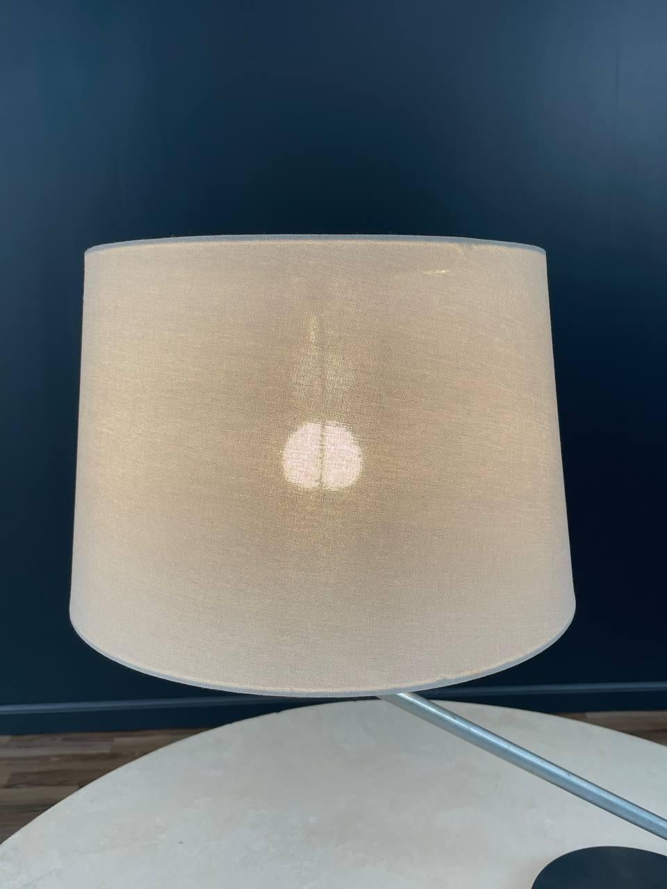 Lampe de table en chrome The Moderns Bon état - En vente à Los Angeles, CA