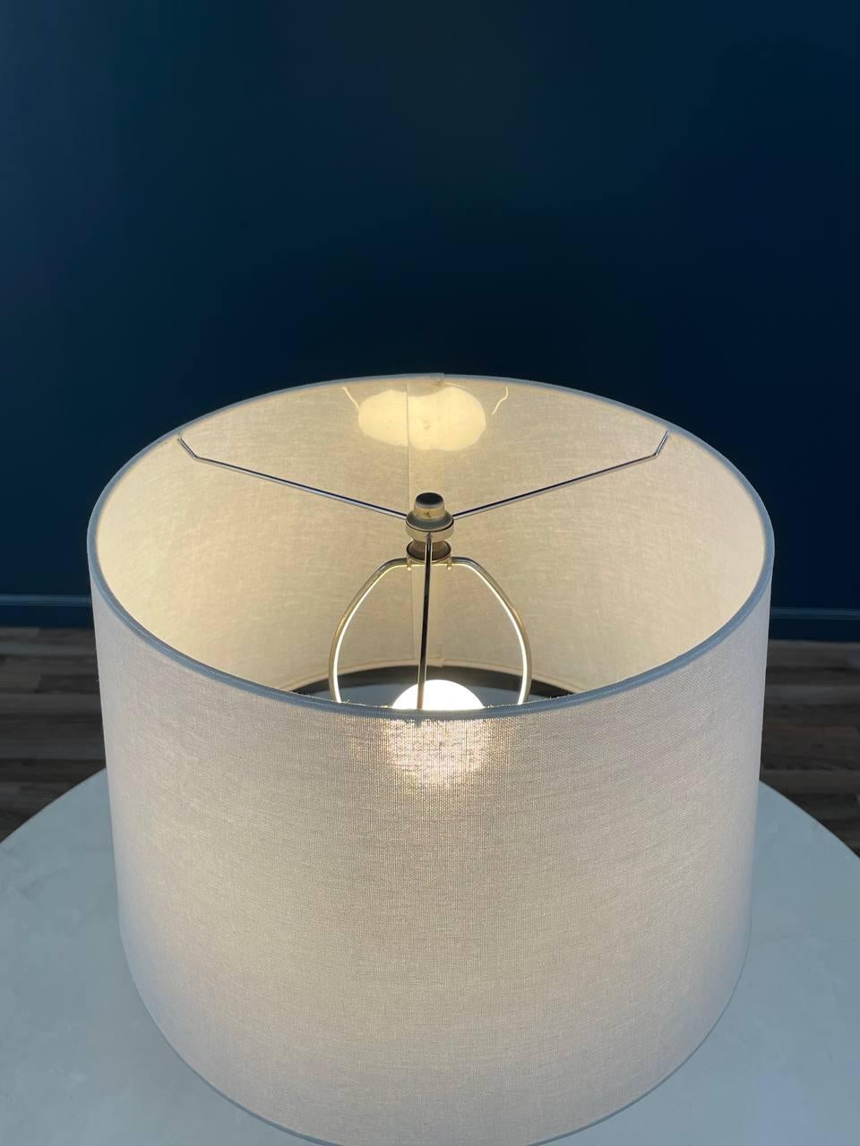 Fin du 20e siècle Lampe de table en chrome The Moderns en vente