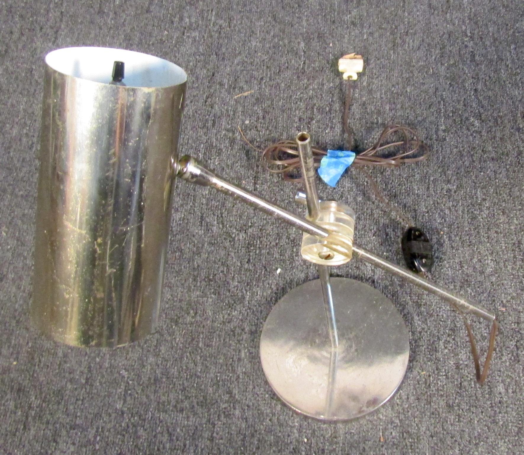 Lampe de table en chrome The Moderns en vente 2