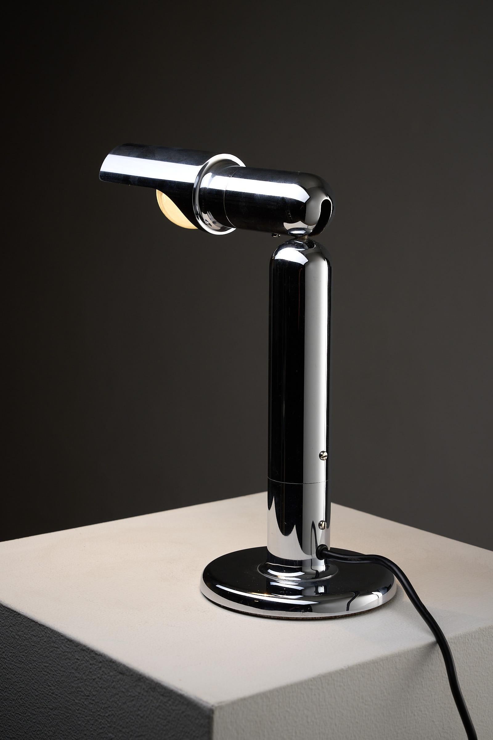 Métal Lampe de table chromée moderne du milieu du siècle, Model No No 7962 par Cosack en vente
