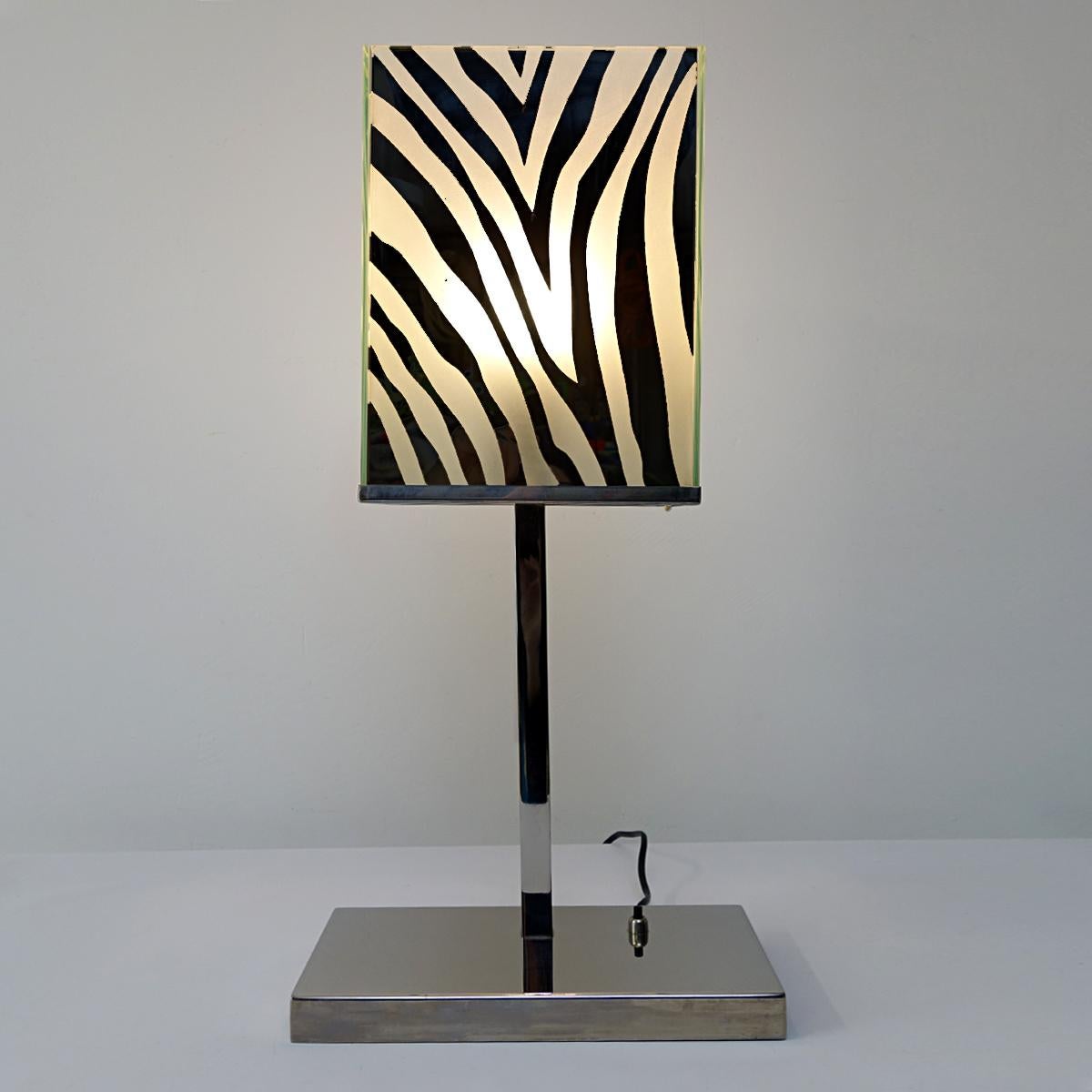 Mid-Century Modern Chrome Table Lamp with Glass Zebra Print Shade For Sale 3