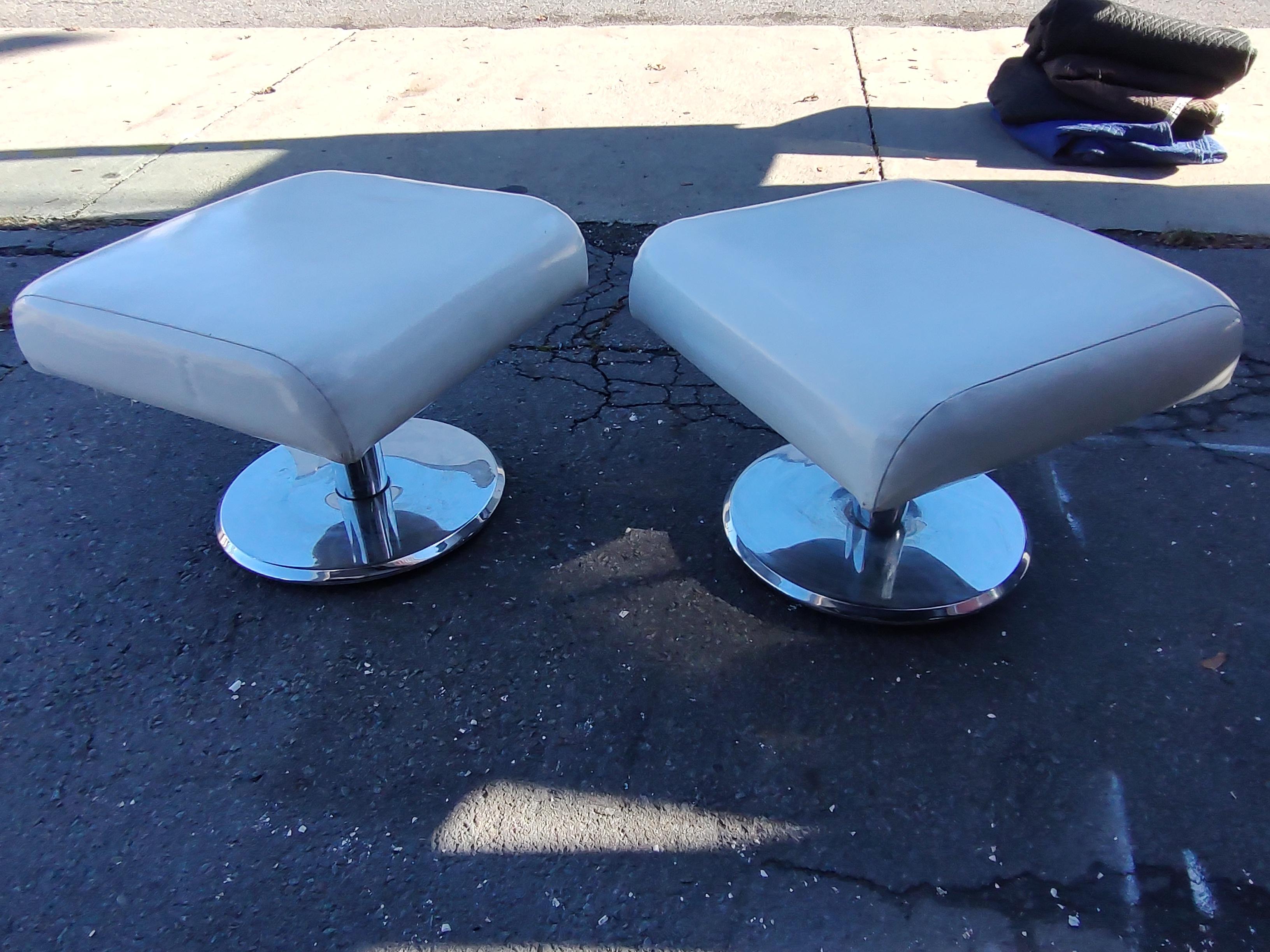 Late 20th Century Mid Century Modern Chrome w White Faux Patent Leather Swiveling Ottomans For Sale