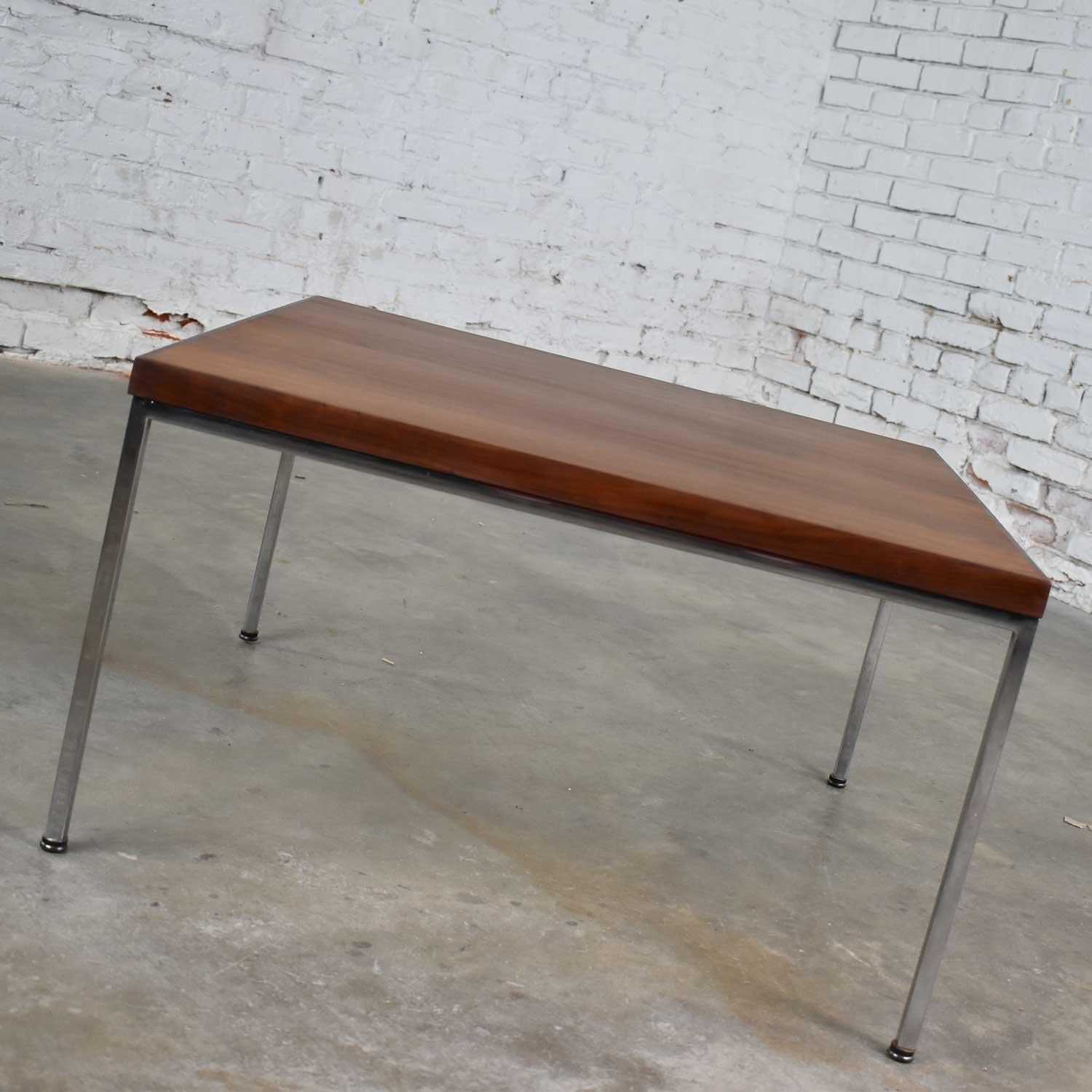 Mid-Century Modern Chrome & Walnut End or Coffee Table After Florence Knoll For Sale 4