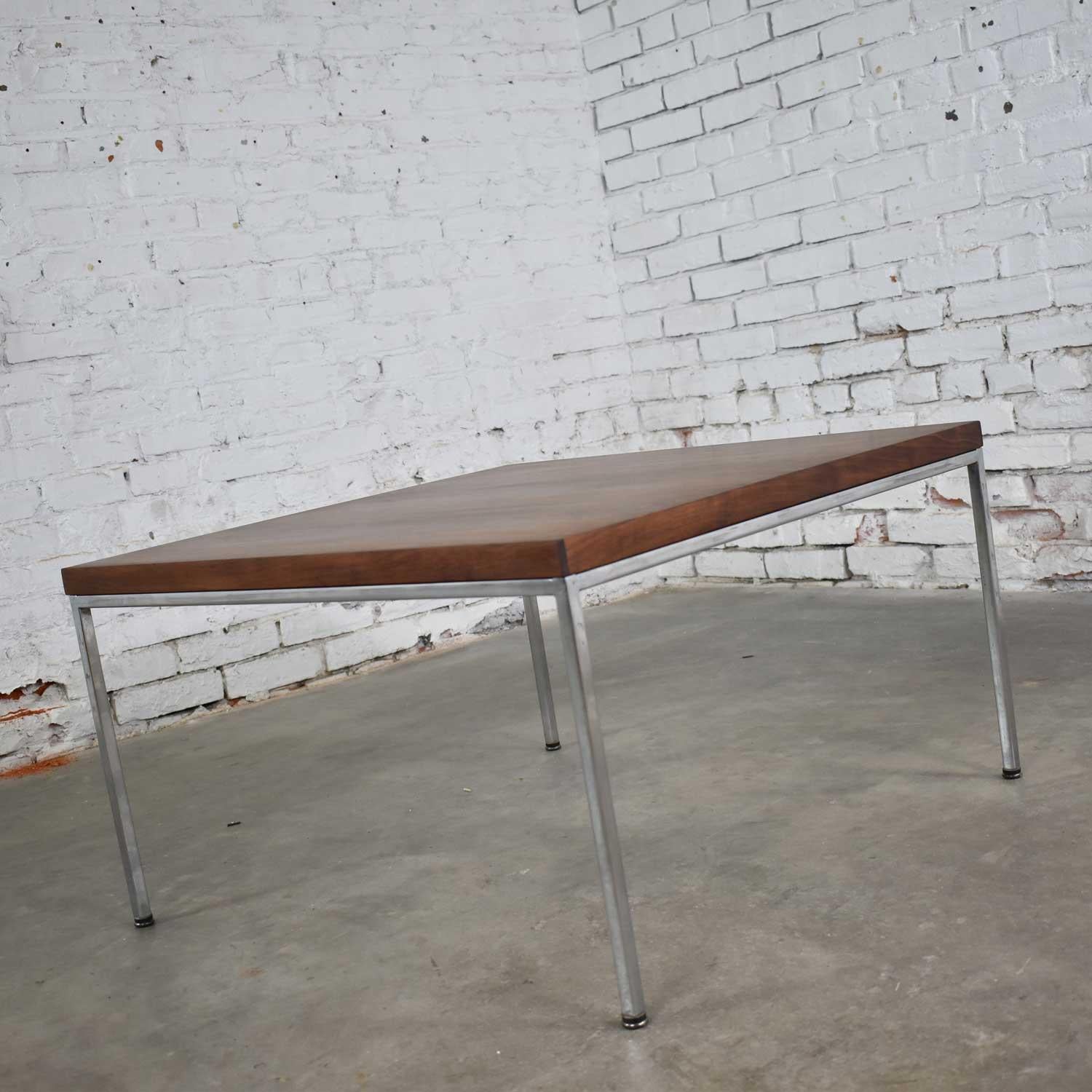 Mid-Century Modern Chrome & Walnut End or Coffee Table After Florence Knoll For Sale 6