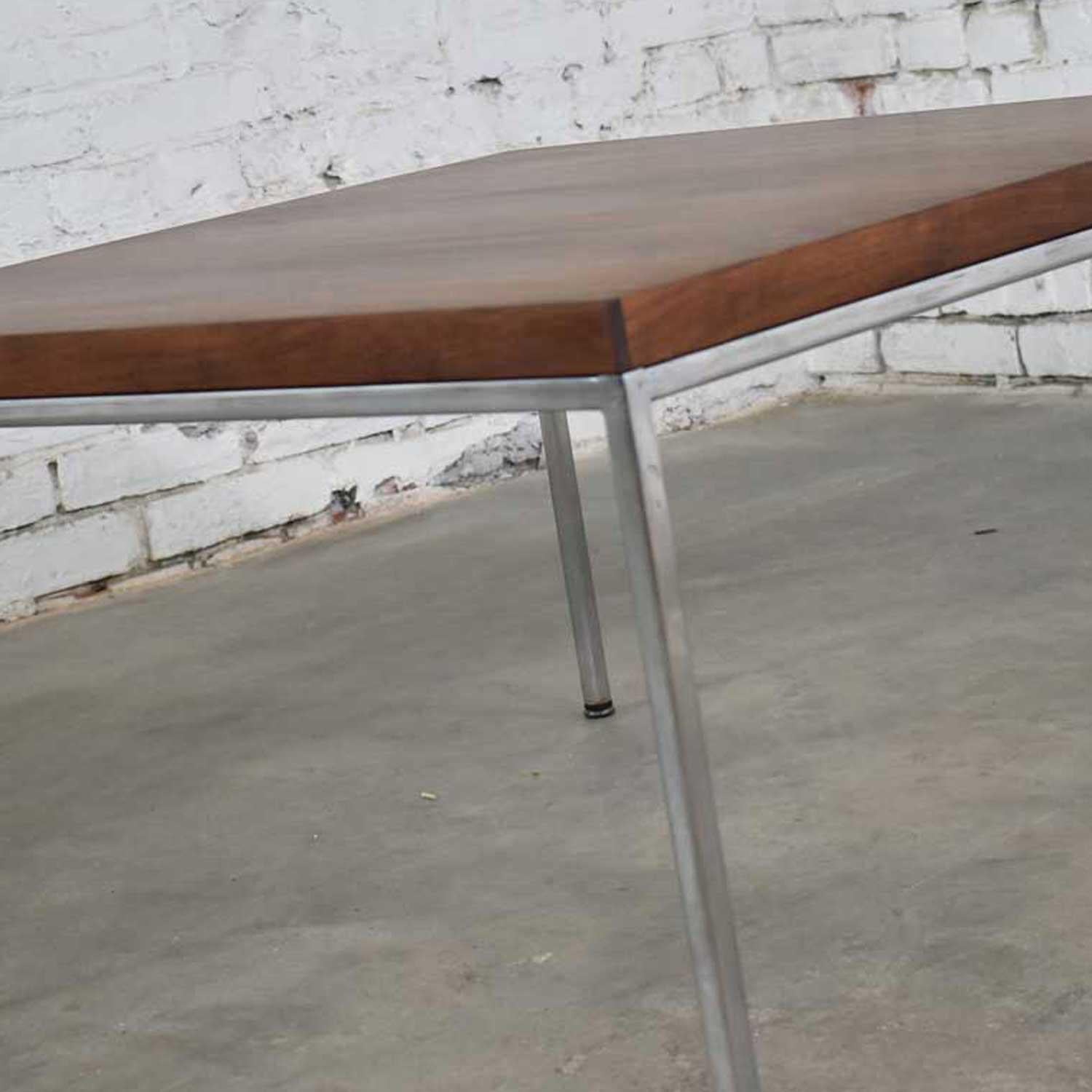Mid-Century Modern Chrome & Walnut End or Coffee Table After Florence Knoll For Sale 7