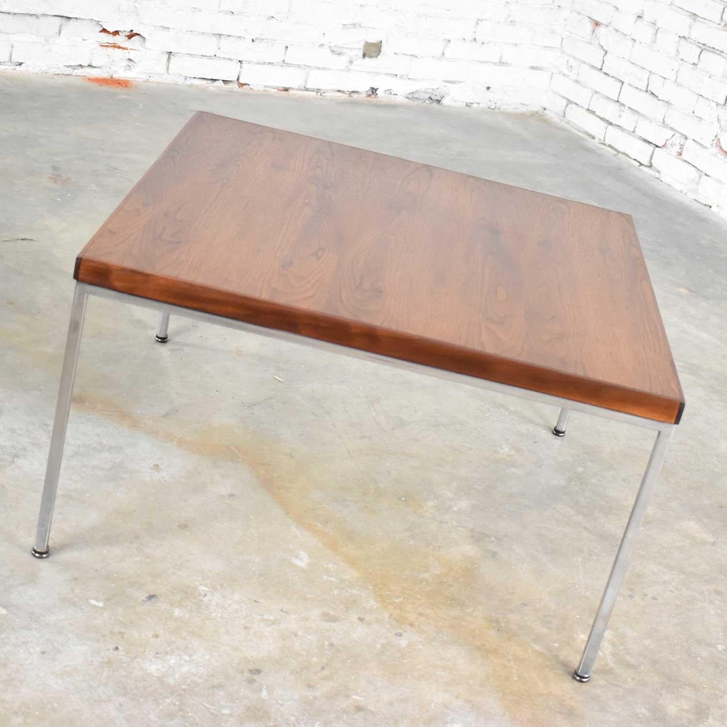 Mid-Century Modern Chrome & Walnut End or Coffee Table After Florence Knoll For Sale 2