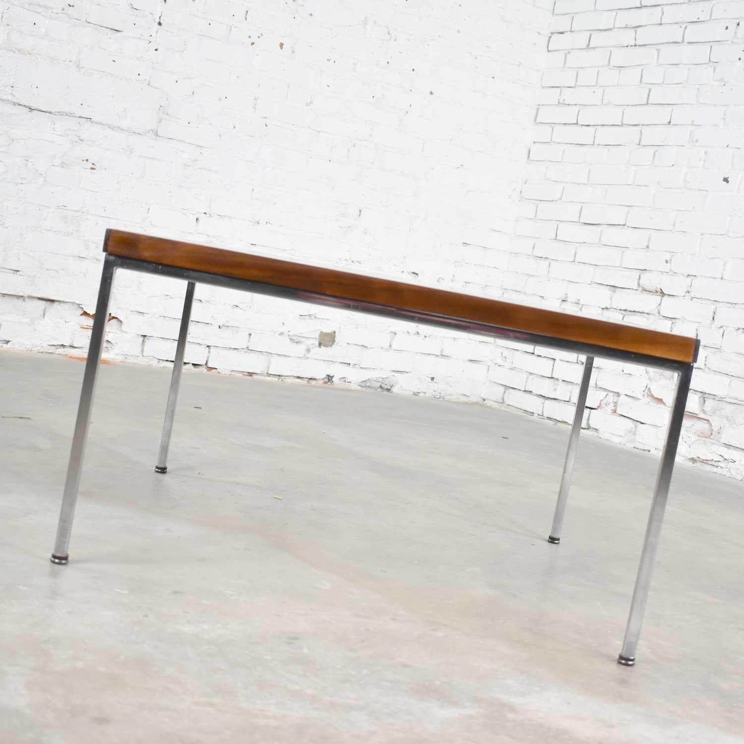 Mid-Century Modern Chrome & Walnut End or Coffee Table After Florence Knoll For Sale 3