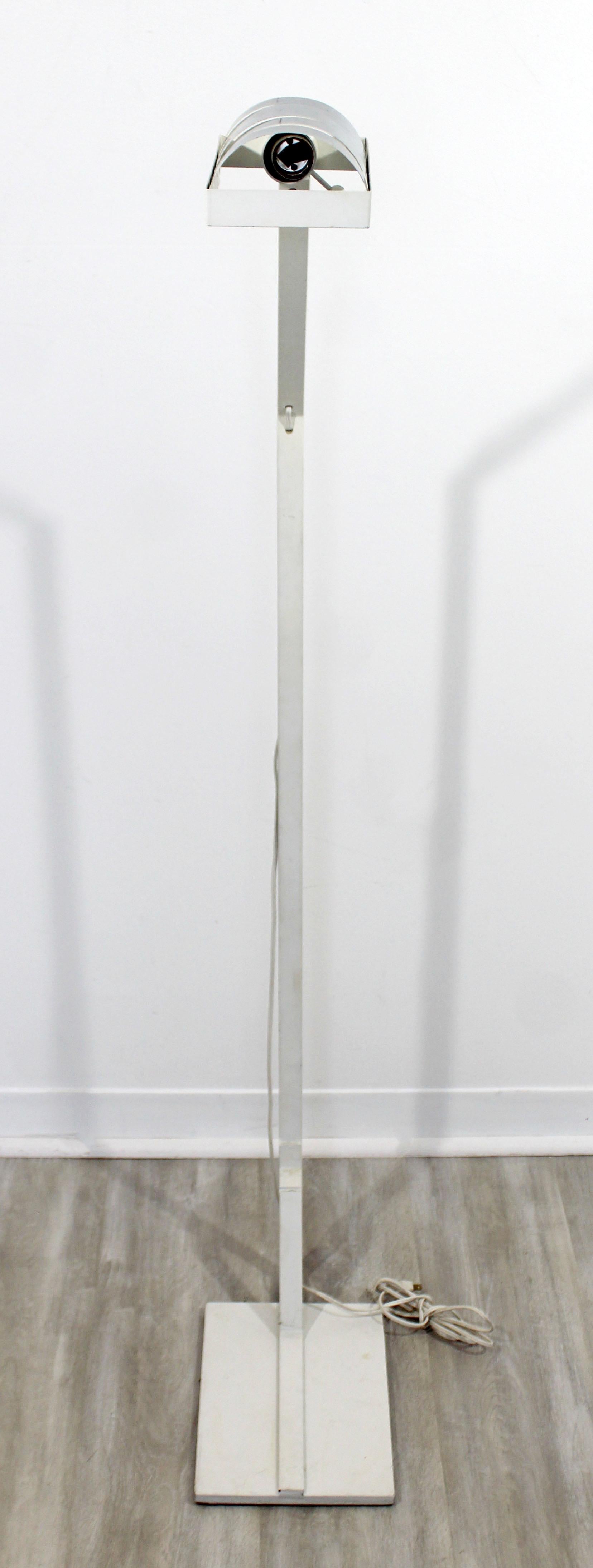 Mid-Century Modern Chrome and White Metal Adjustable Reading Floor Lamp, 1970s In Good Condition In Keego Harbor, MI