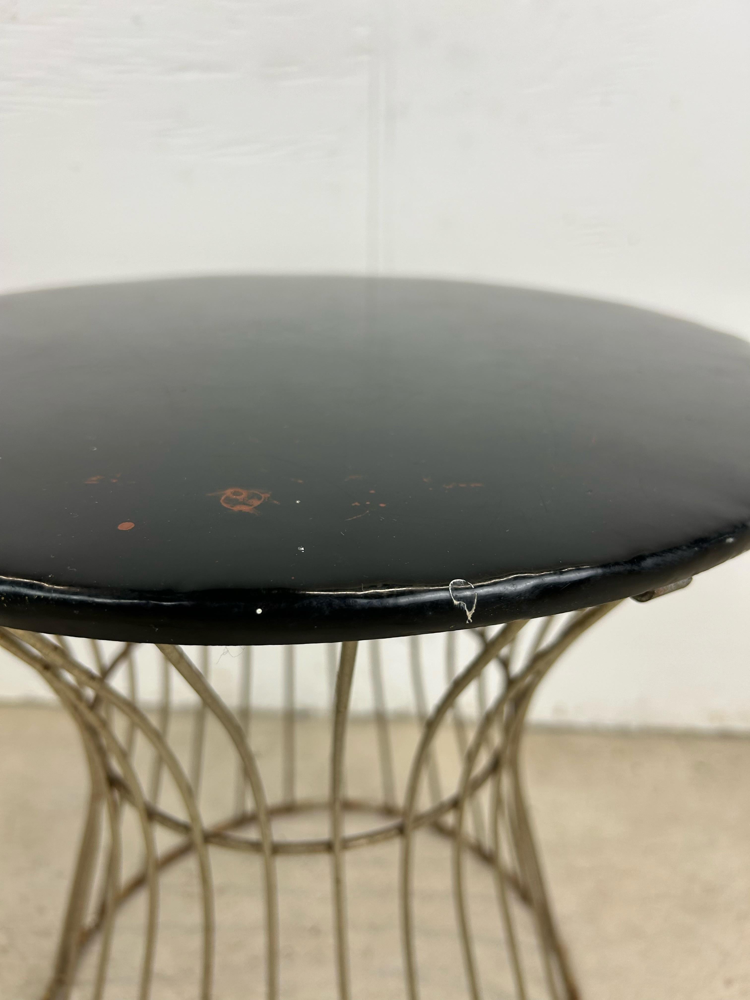American Mid Century Modern Chrome Wire Stool with Black Vinyl Seat For Sale
