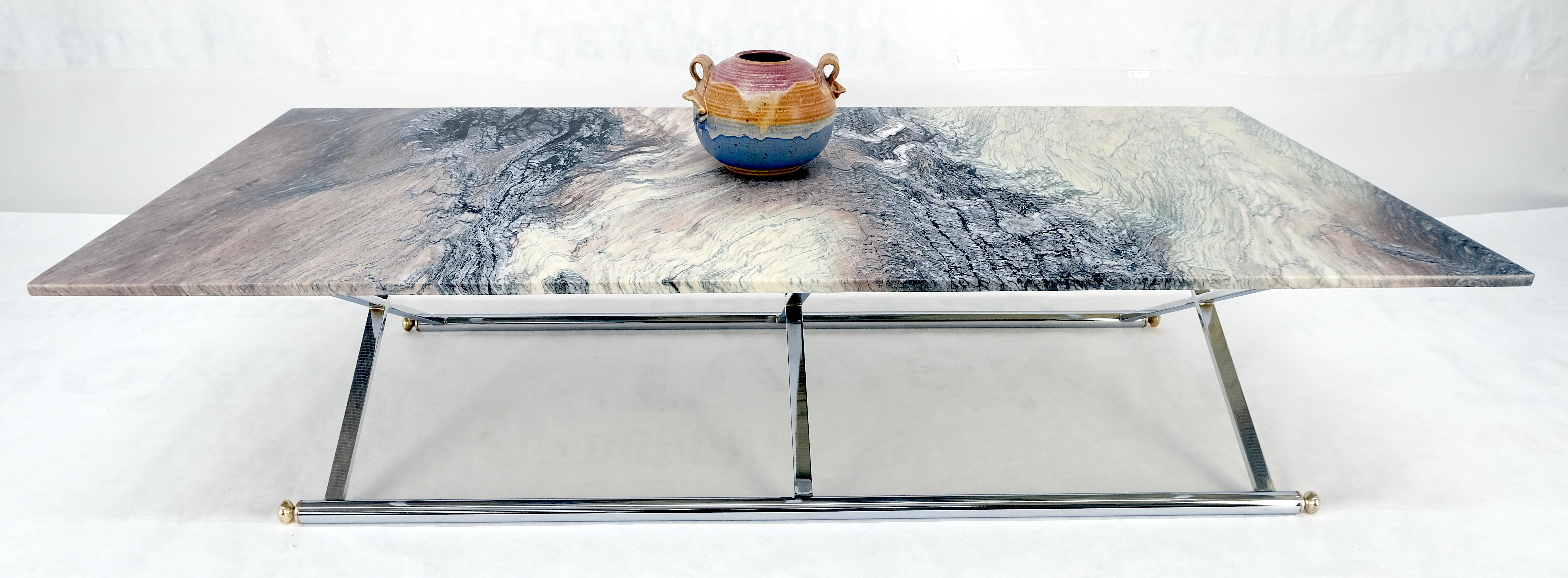 20ième siècle Table basse 32x67 à plateau de marbre, en forme de X, chromée et base en laiton, moderne du milieu du siècle en vente