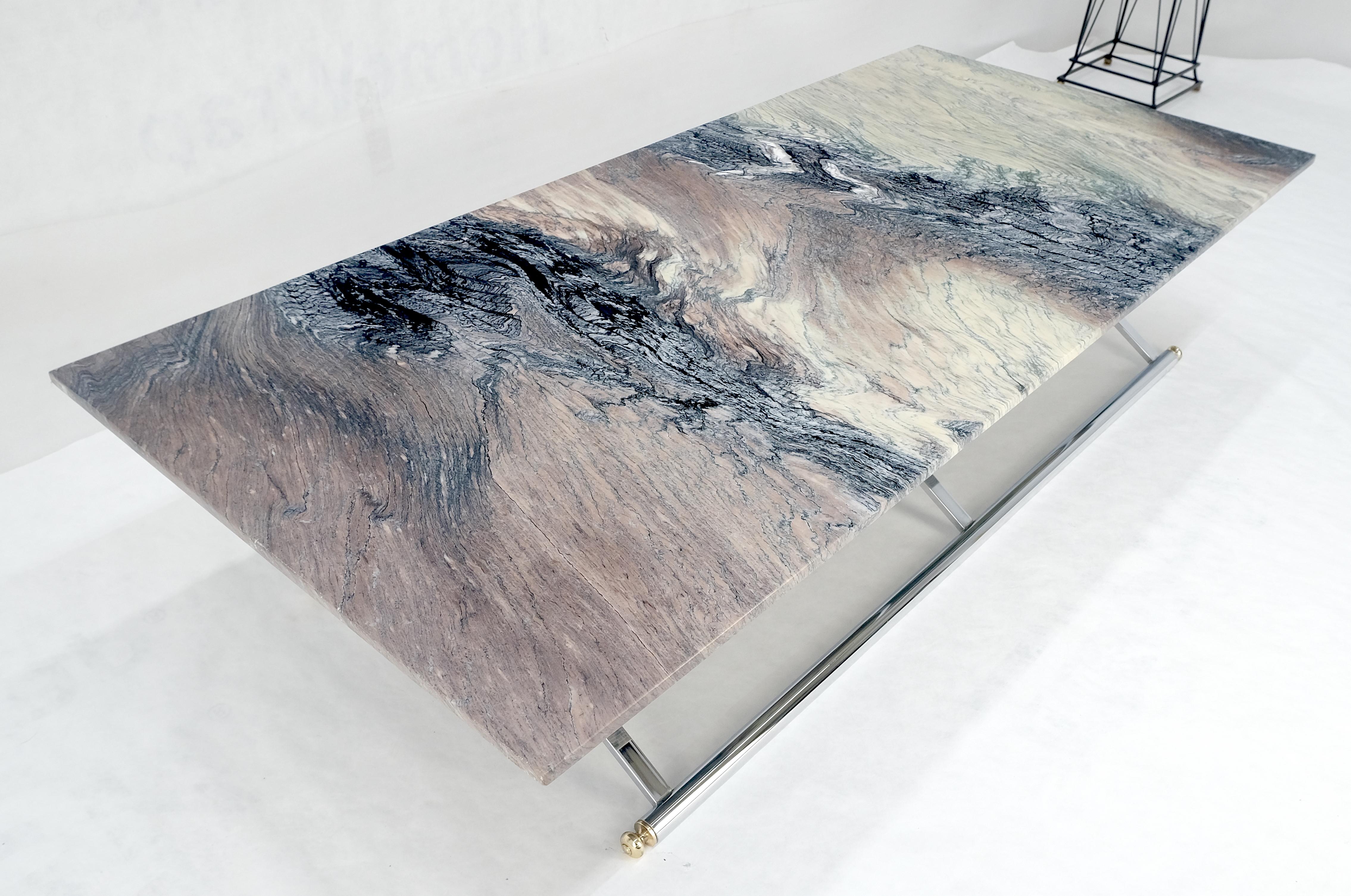 Laiton Table basse 32x67 à plateau de marbre, en forme de X, chromée et base en laiton, moderne du milieu du siècle en vente