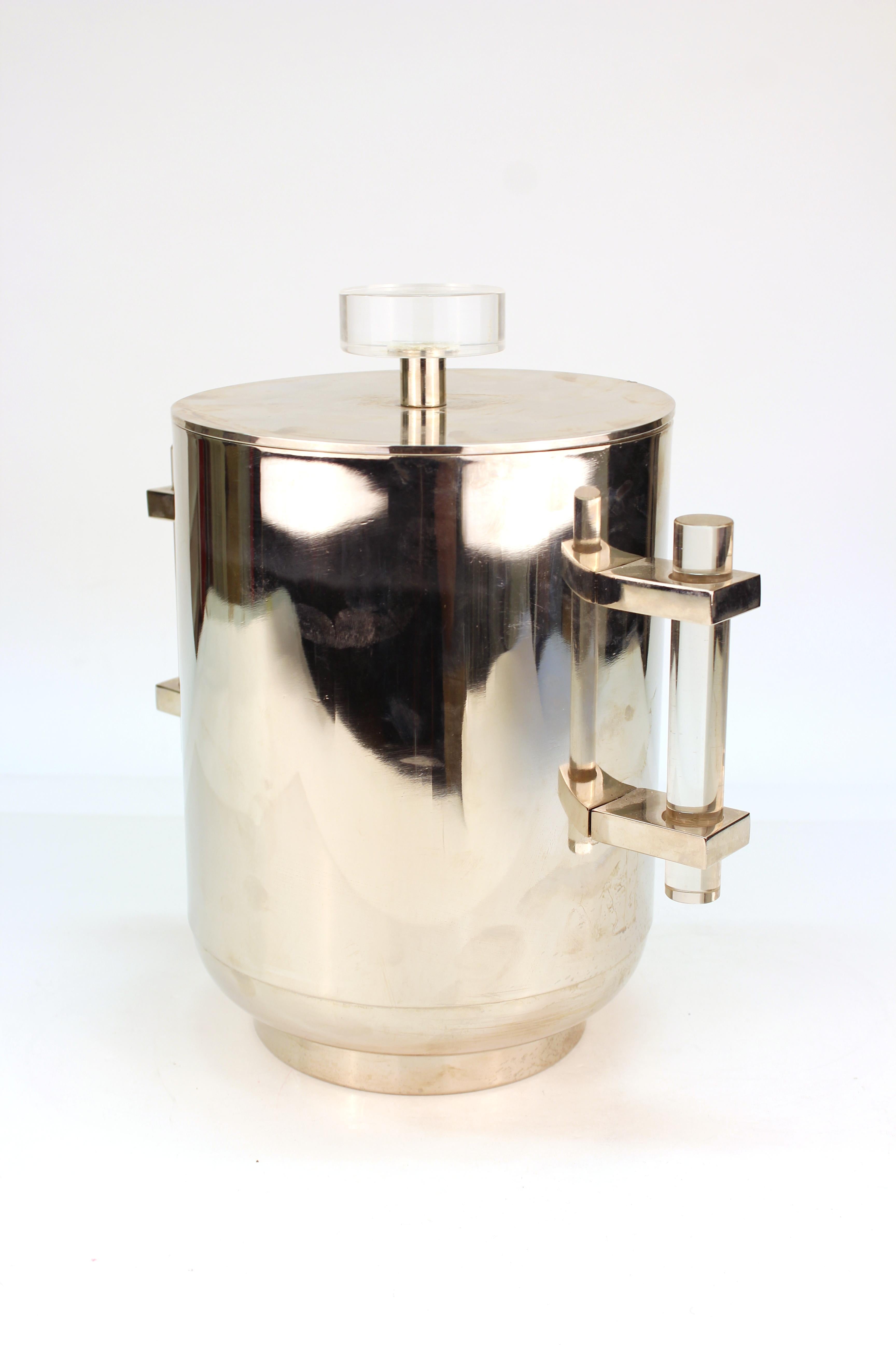 Mid-Century Modern ice bucket or champagne cooler in chromed metal with Lucite handles. The piece has a lid topped with a Lucite knob. Small dent on the lid but overall in great vintage condition.