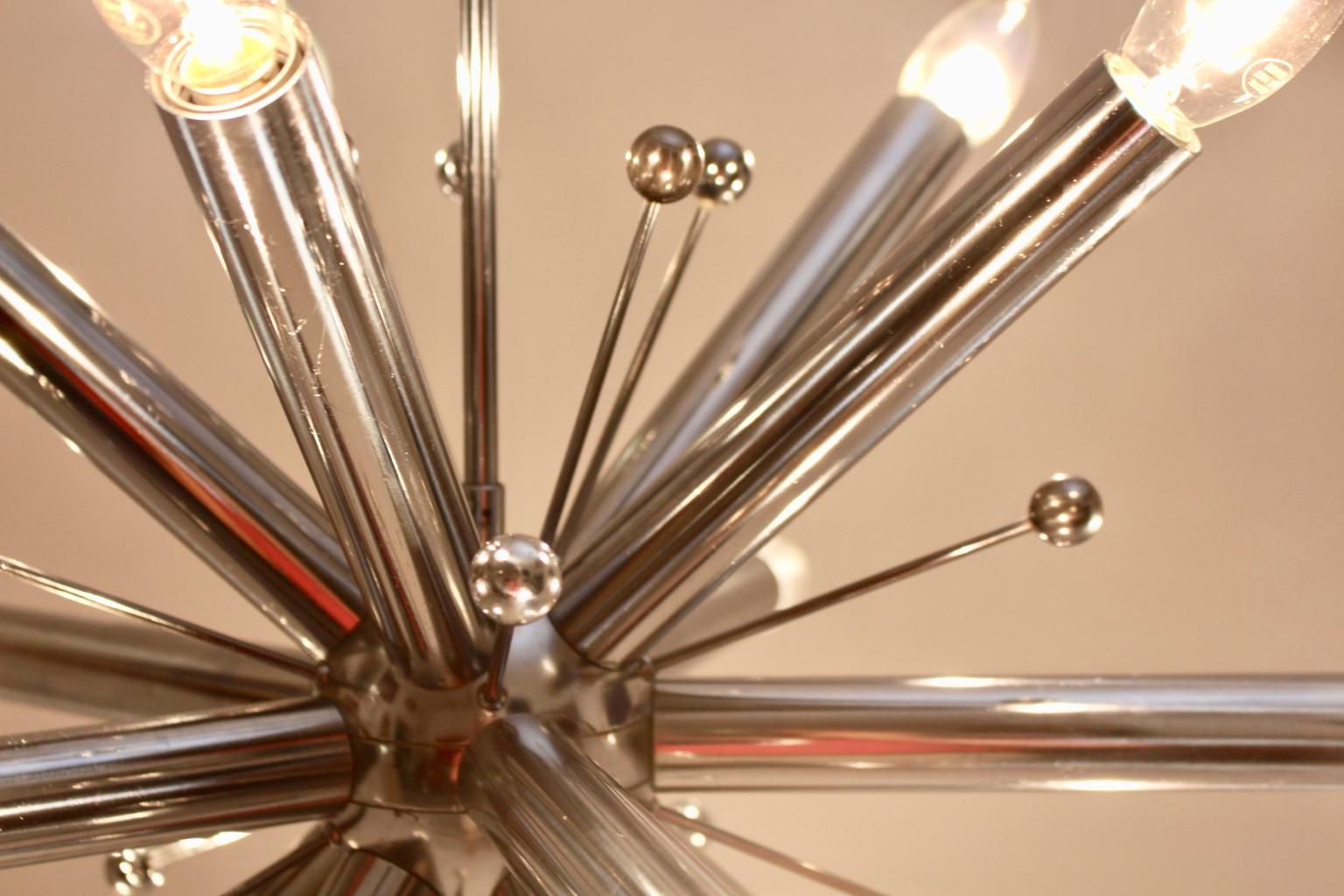 Moderner Sputnik-Kronleuchter aus verchromtem Metall aus der Mitte des Jahrhunderts, um 1960 im Angebot 2