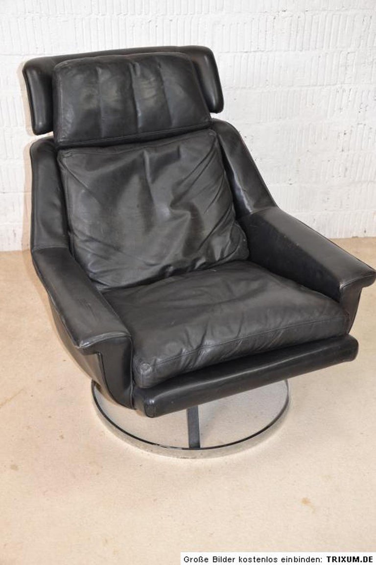 This great and comfortable chair has to be seen in conjunction with the famous lounge chair, designed 1956 by Charles & Ray Eames. Chromed steel base and black leather, very good condition.