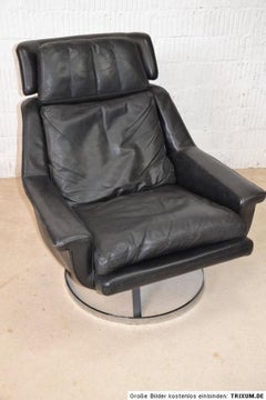 Mid-Century Modern Chromed Steel/ Black Leather Eames Era Lounge Chair