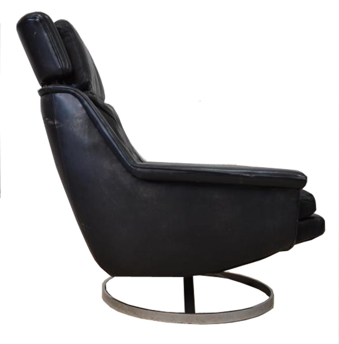 American Mid-Century Modern Chromed Steel/ Black Leather Eames Era Lounge Chair For Sale
