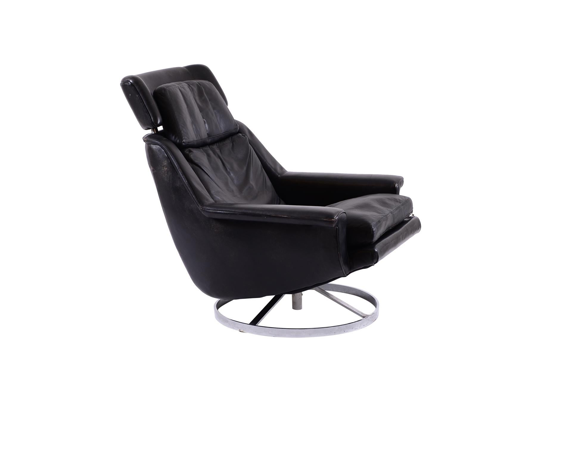 American Mid-Century Modern Chromed Steel/ Black Leather Eames Era Lounge Chair  For Sale