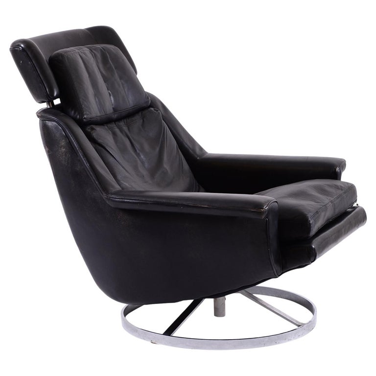 Mid-Century Modern Chromed Steel/ Black Leather Eames Era Lounge Chair  For Sale