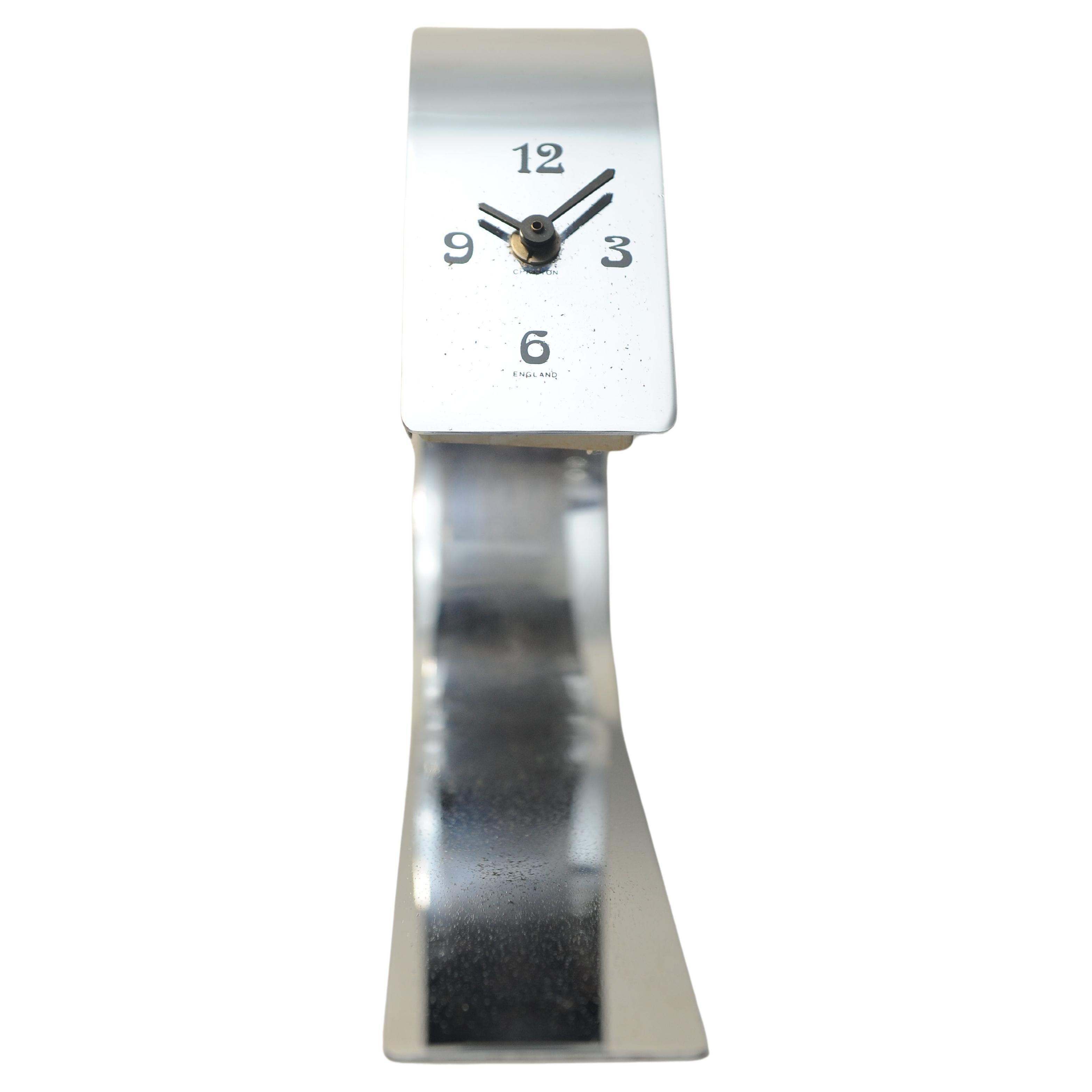 Innovative gebogene Mid-Century-Modern-Uhr „La Posh“ aus verchromtem Stahl 1970er Jahre (Britisch) im Angebot
