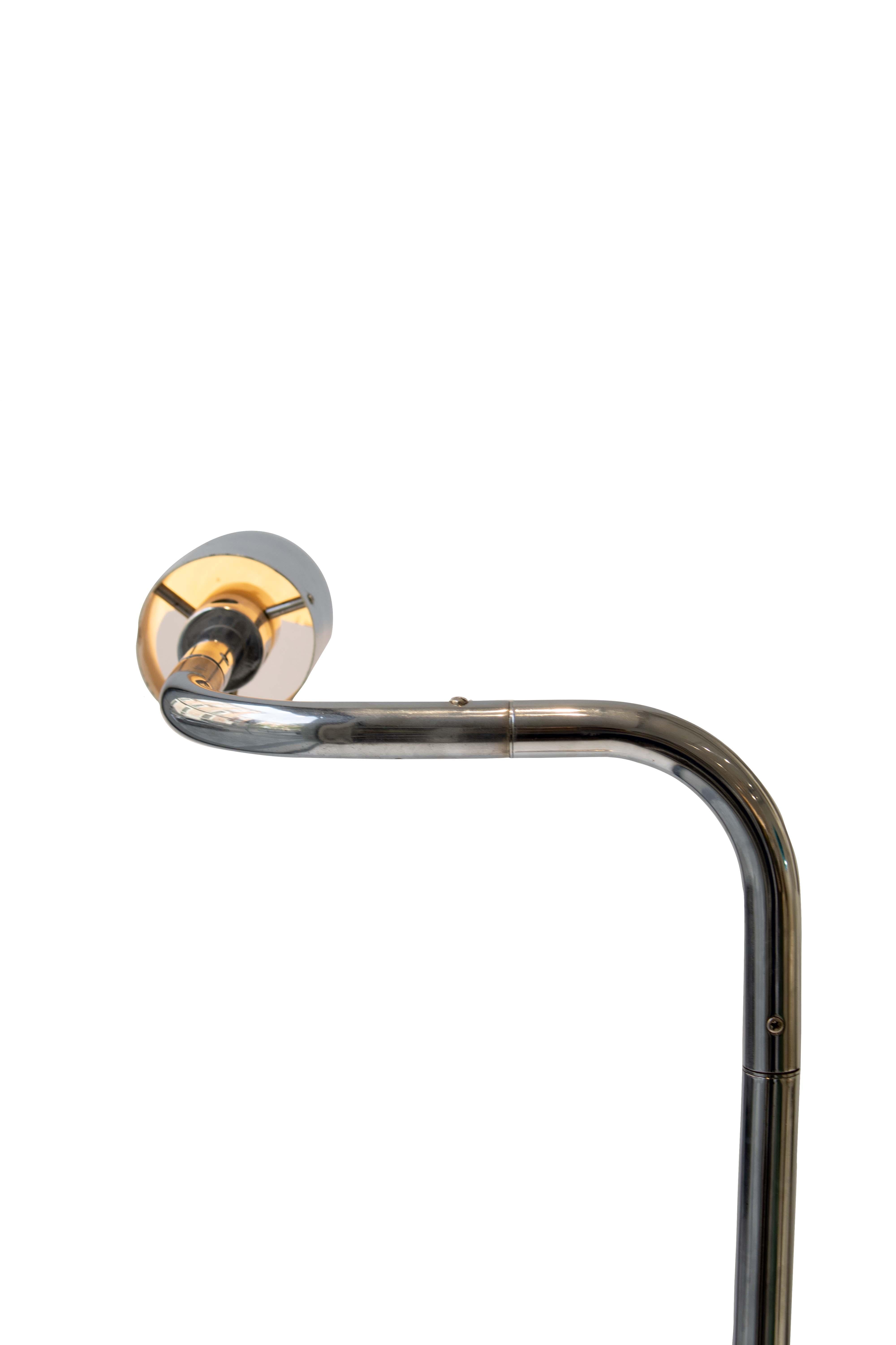 Moderne verchromte Röhren-Stehlampe „Space Age“ aus der Mitte des Jahrhunderts, Italien, 1960 im Zustand „Gut“ im Angebot in Madrid, ES