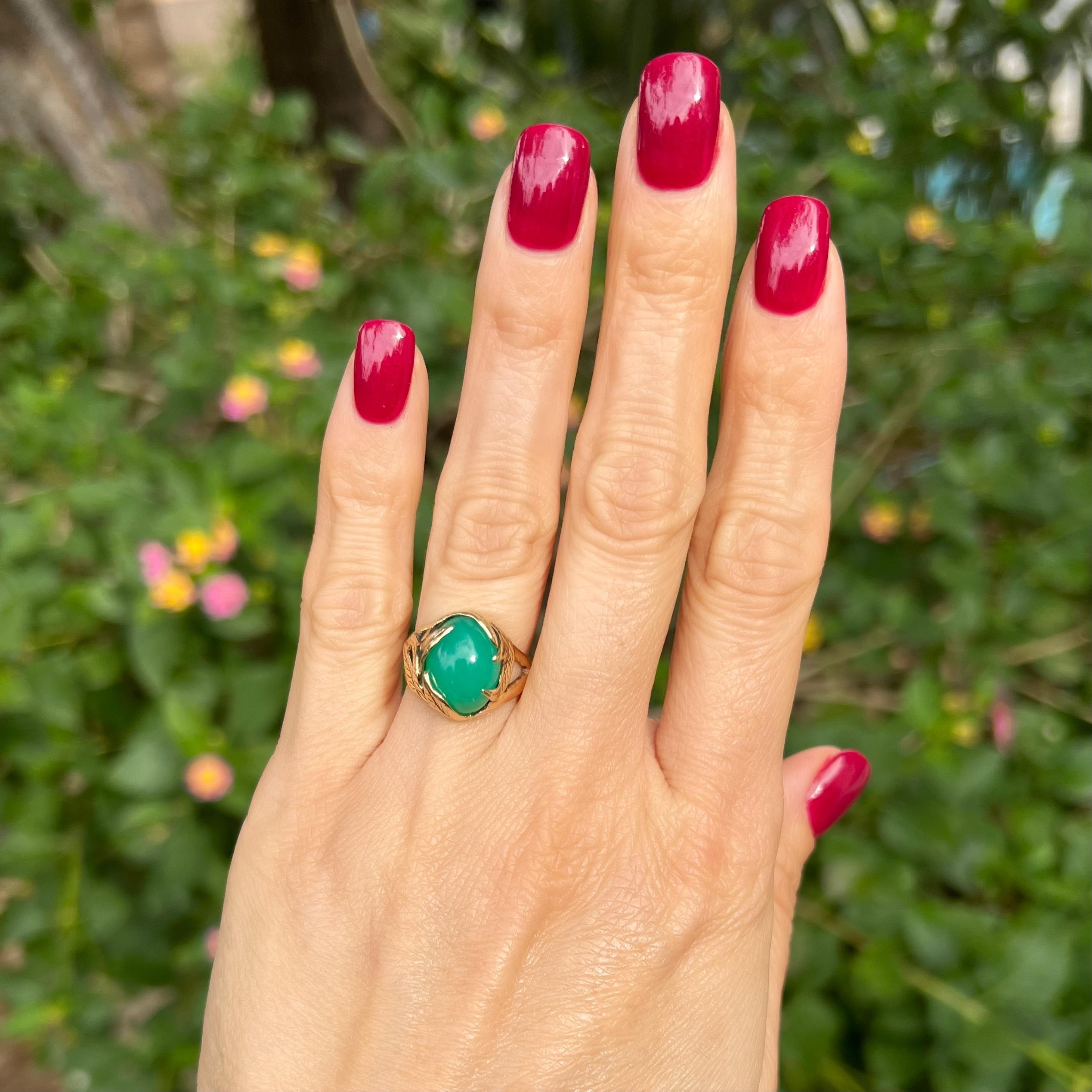 Modernist Mid Century Modern Chrysoprase Vintage Solitaire Gold Cocktail Ring For Sale