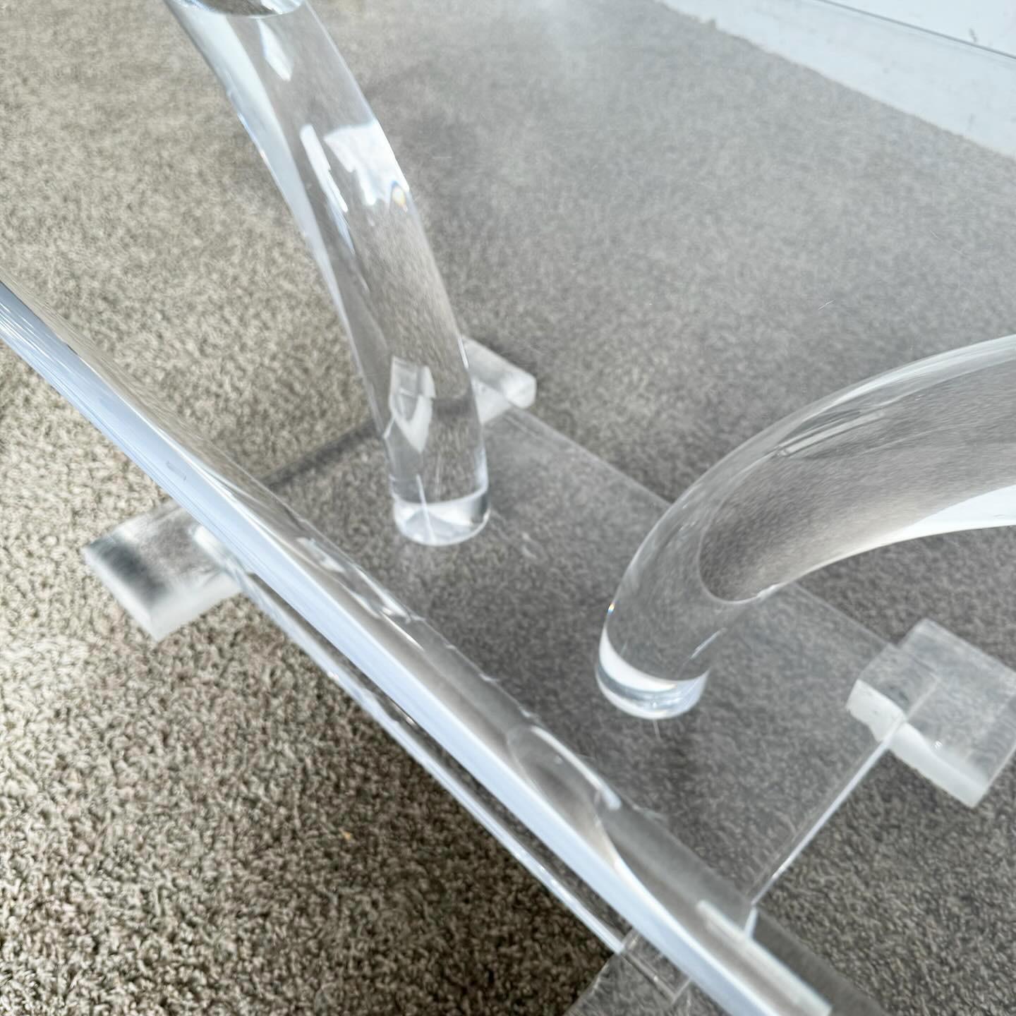 Mid Century Modern Chunky Lucite Coffee Table In Good Condition For Sale In Delray Beach, FL