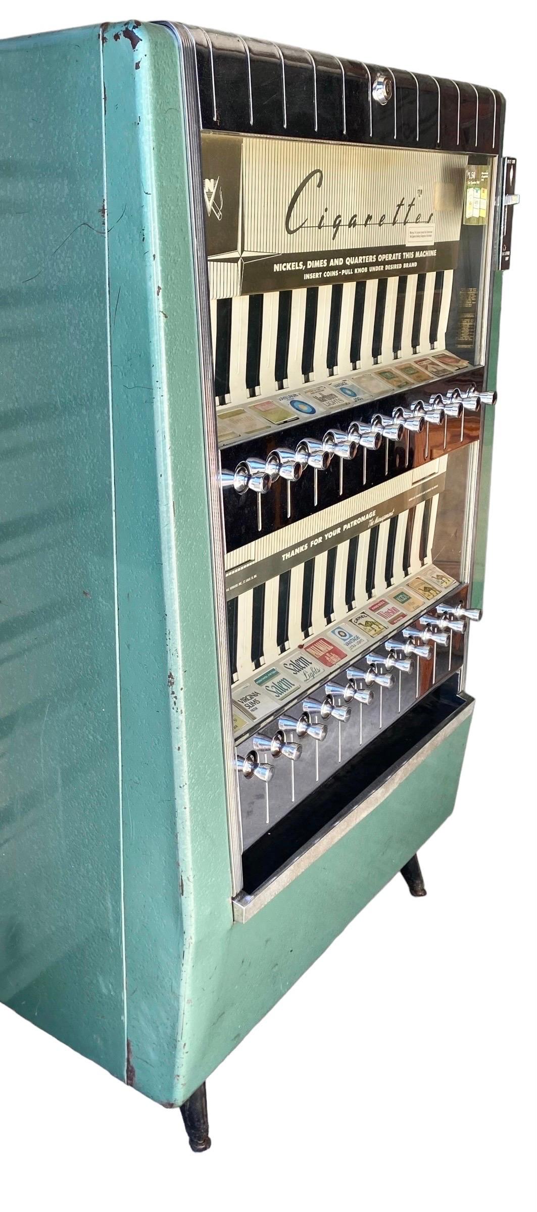 Máquina de cigarrillos moderna de mediados de siglo 1963 en venta 2